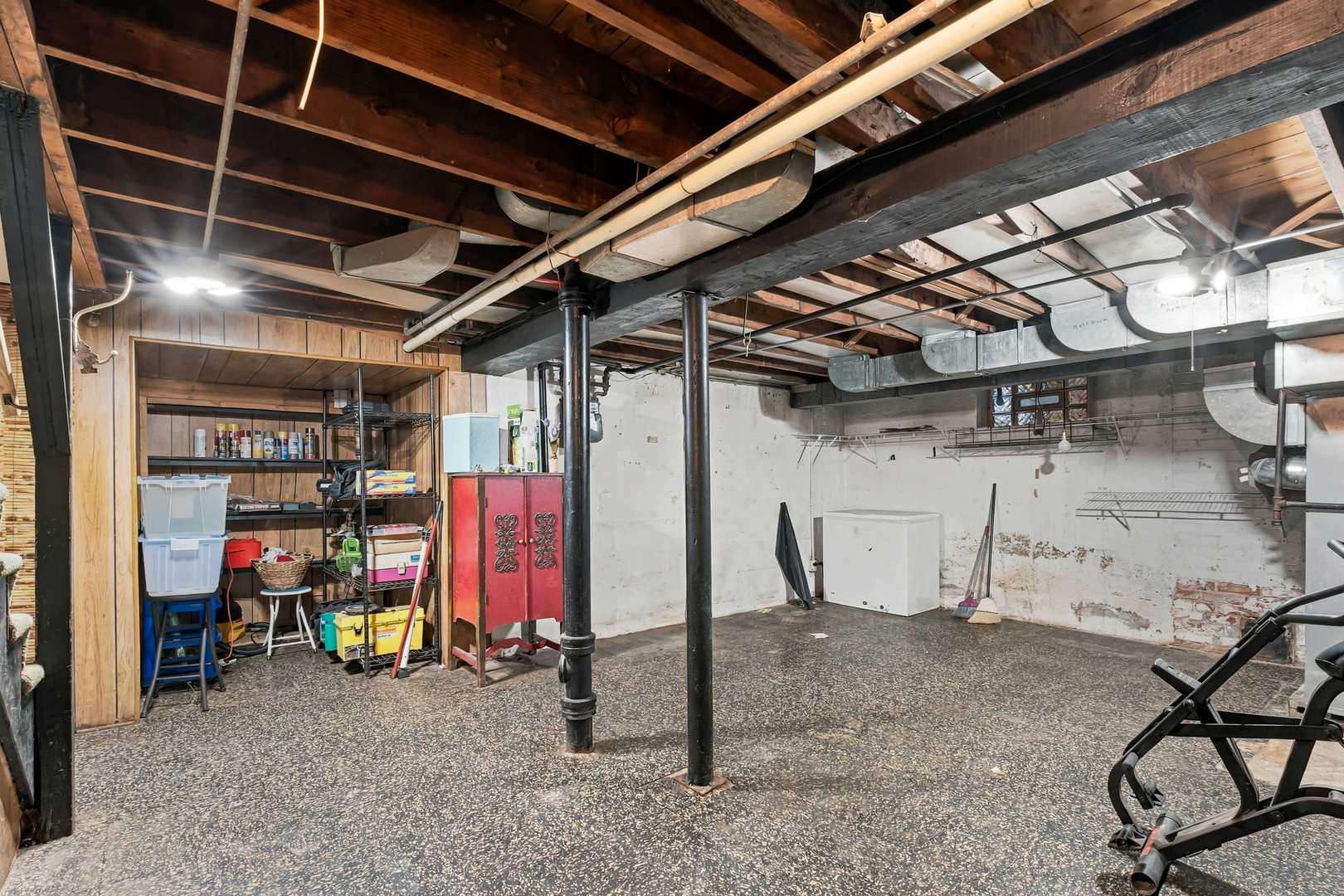 4852 N Mulligan Avenue