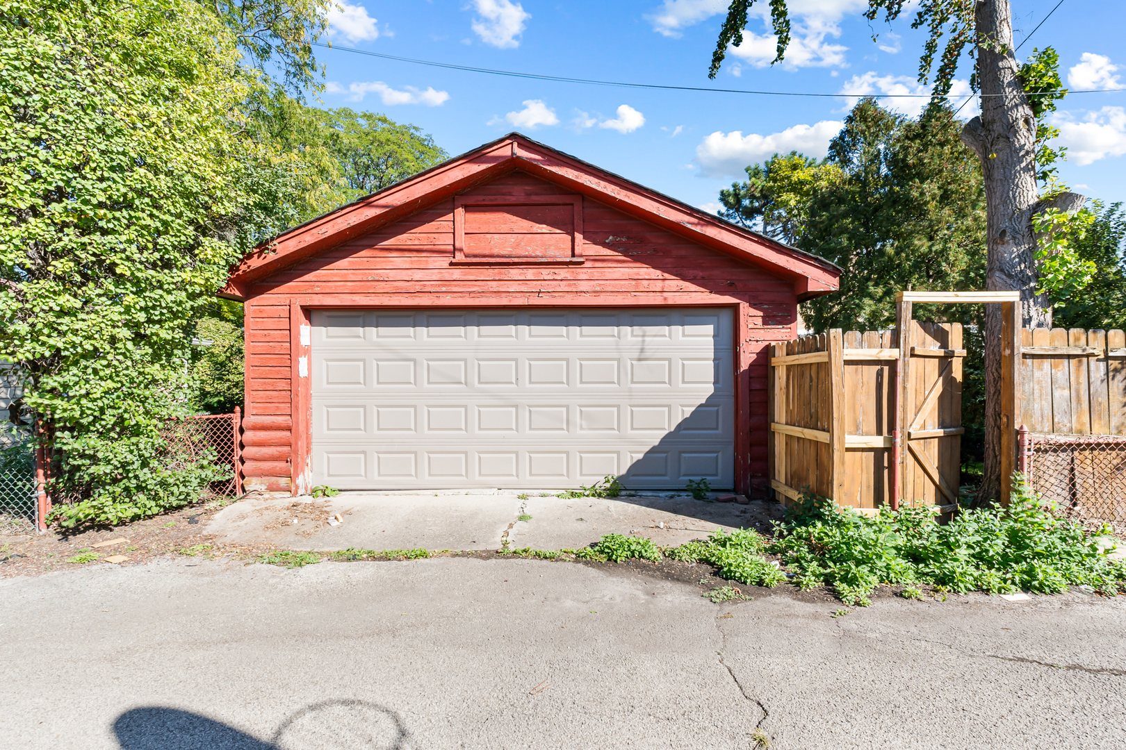 4852 N Mulligan Avenue