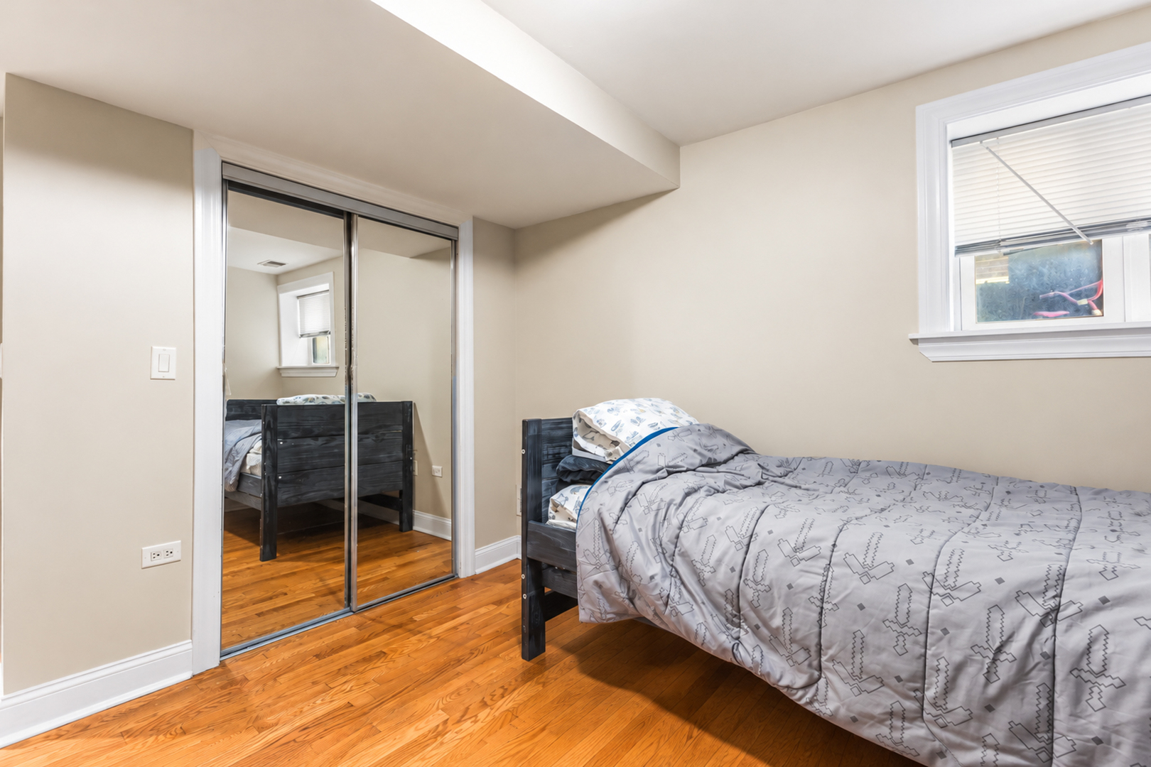 2319 W Rosemont Avenue Unit: G