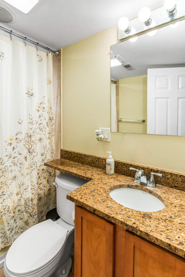 2319 W Rosemont Avenue Unit: G