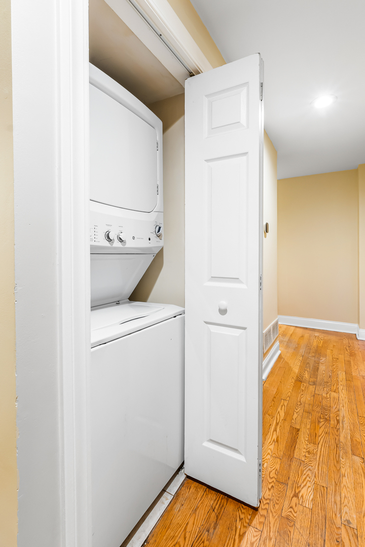 2319 W Rosemont Avenue Unit: G