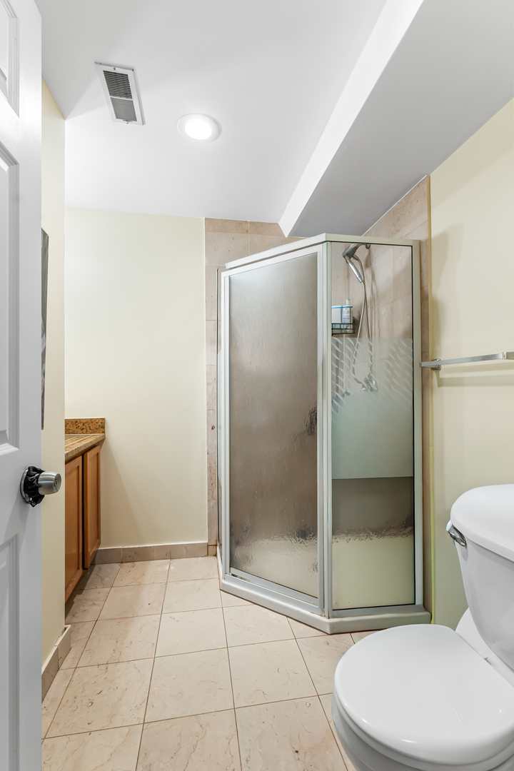 2319 W Rosemont Avenue Unit: G