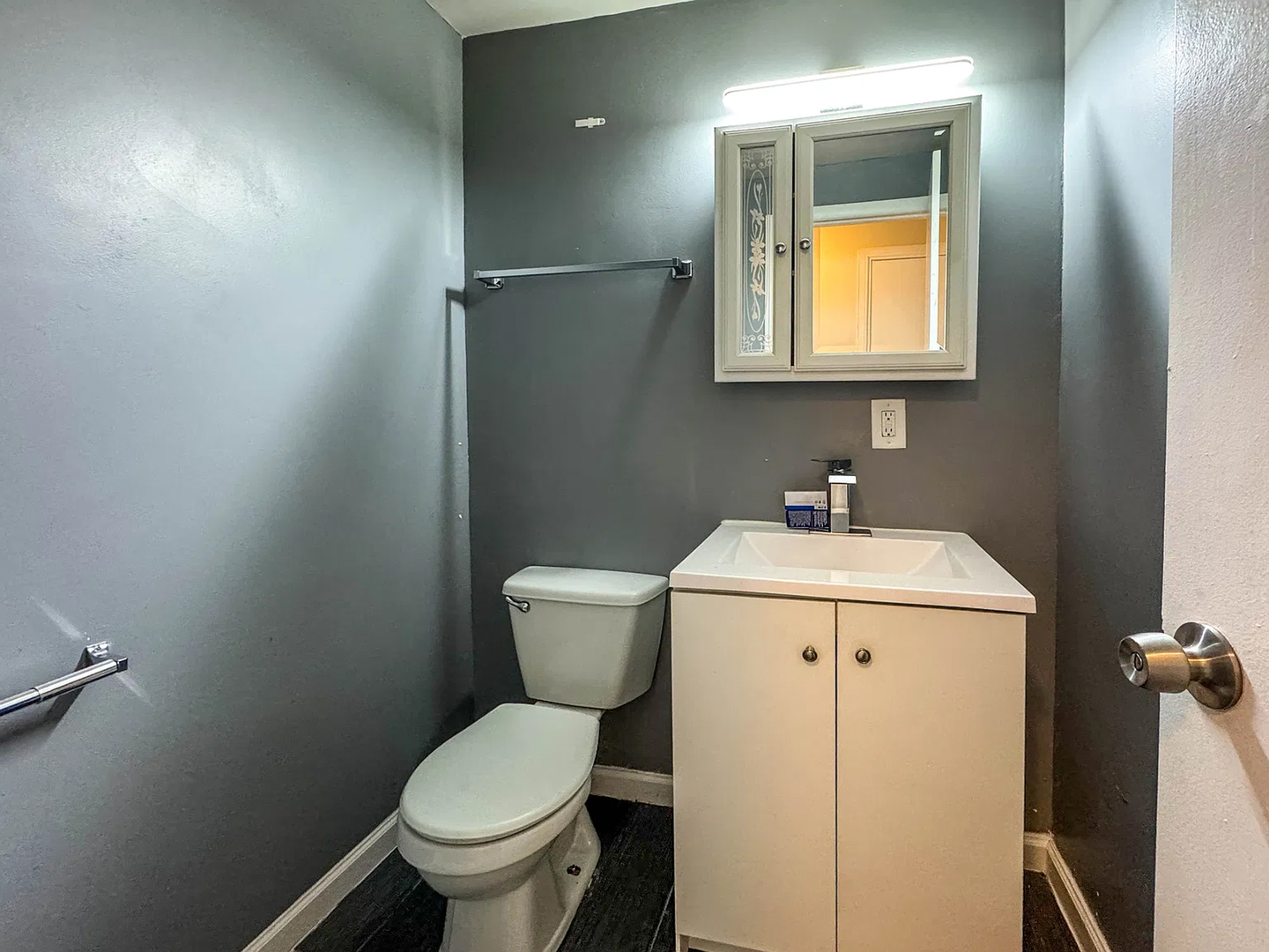 7717 S Saginaw Avenue Unit: H