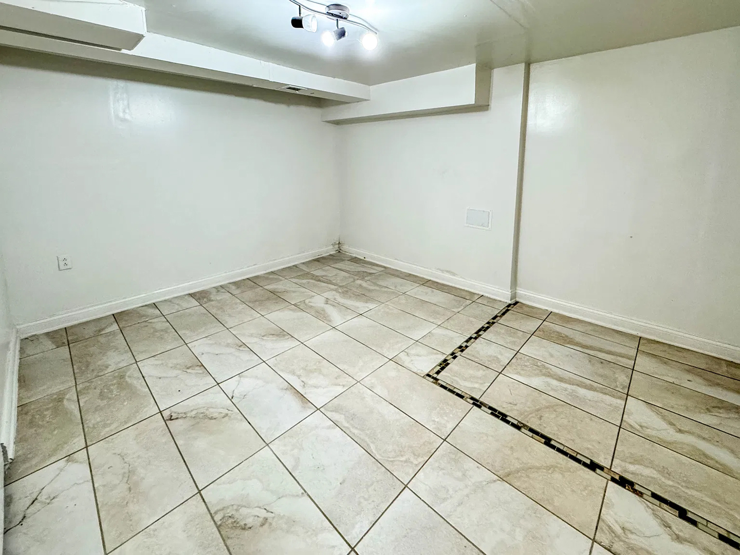 7717 S Saginaw Avenue Unit: H