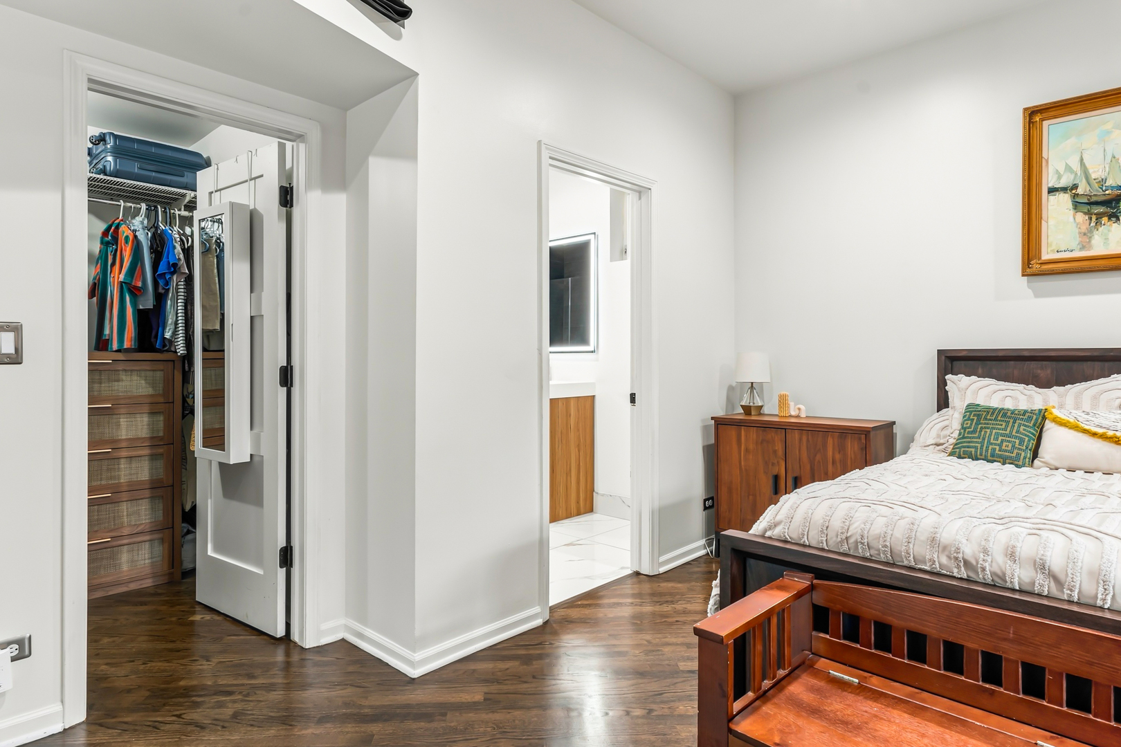 942 N Wolcott Avenue Unit: 1