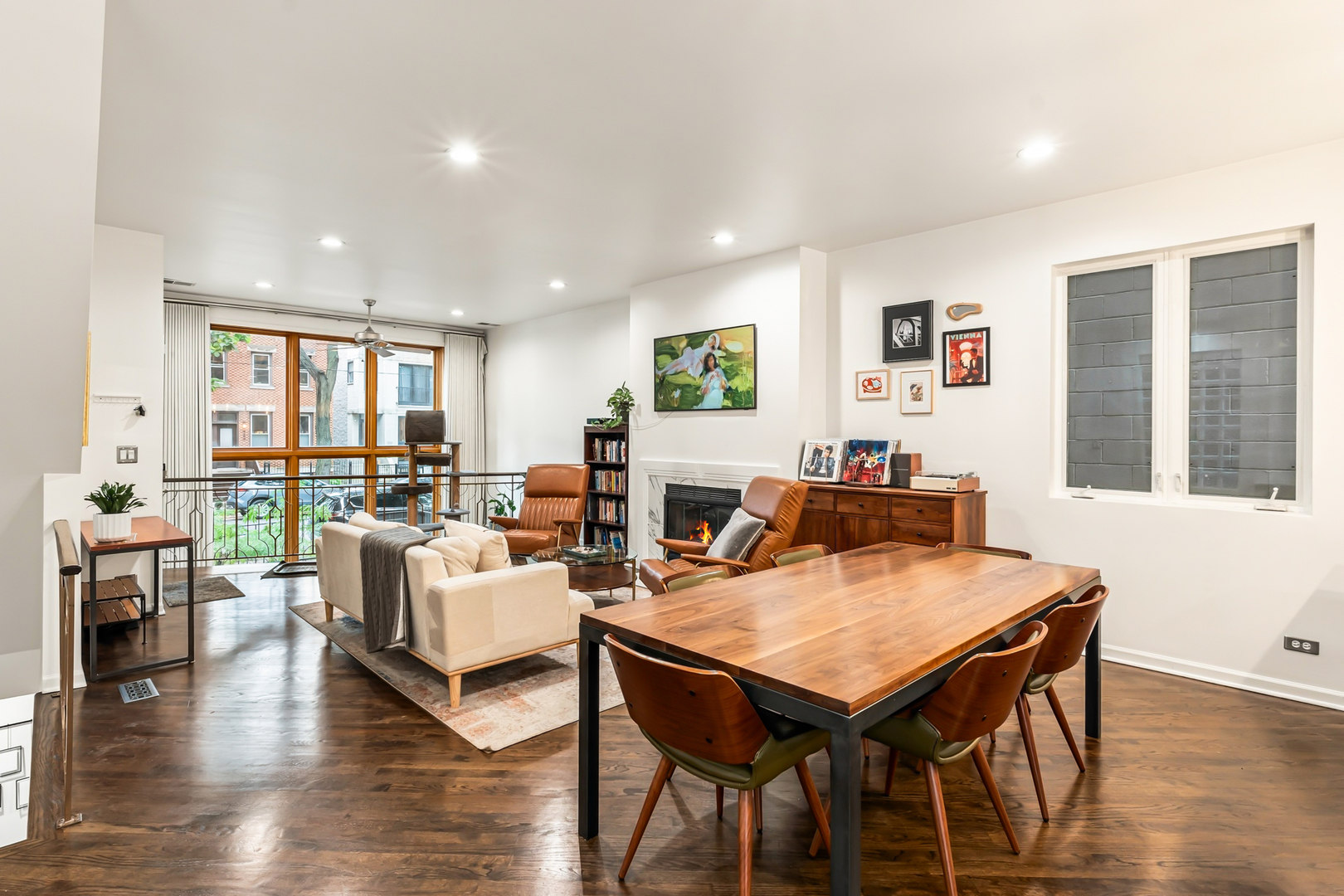 942 N Wolcott Avenue Unit: 1