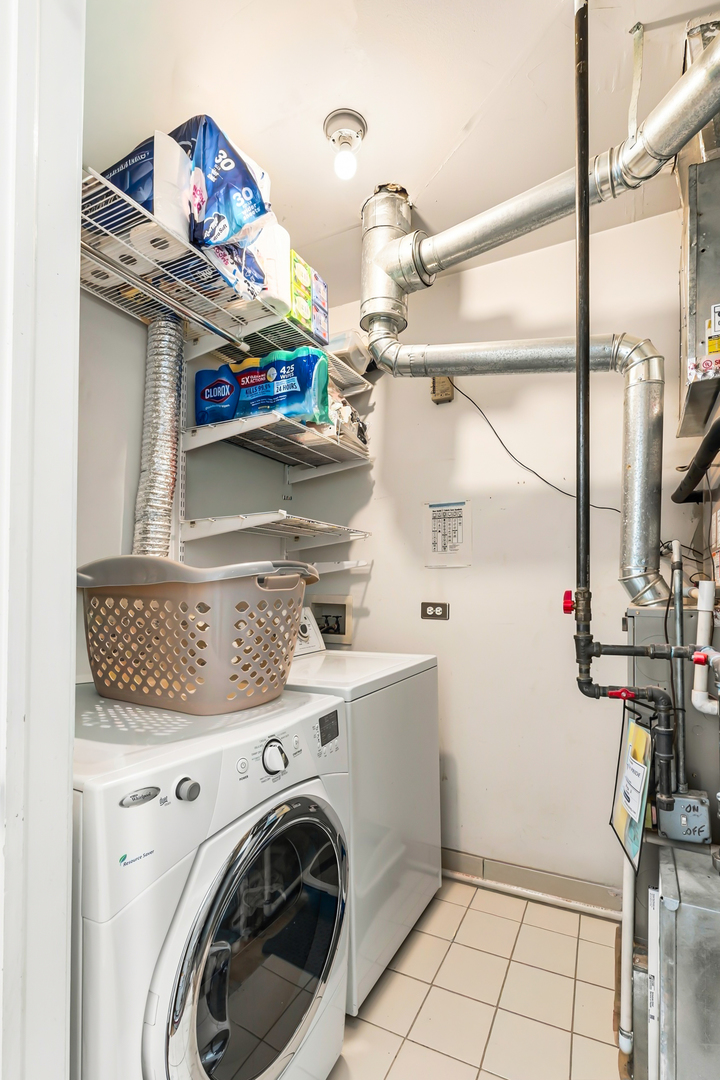 942 N Wolcott Avenue Unit: 1
