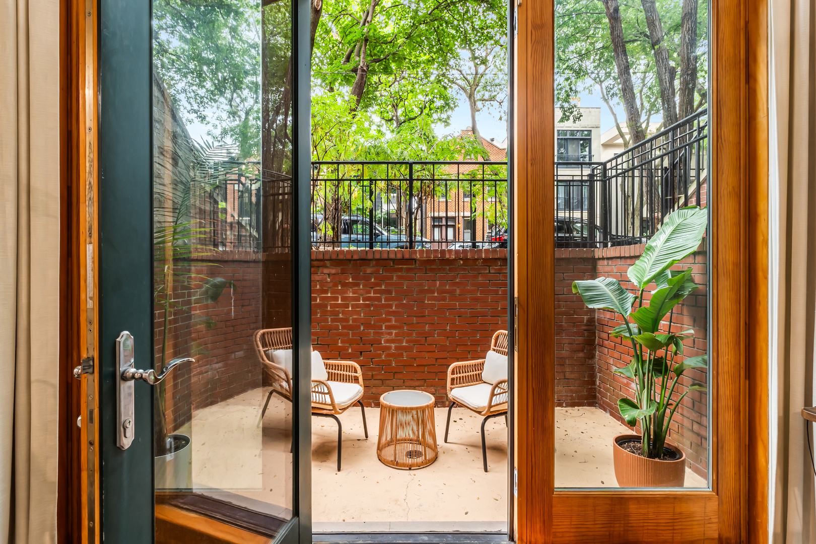 942 N Wolcott Avenue Unit: 1