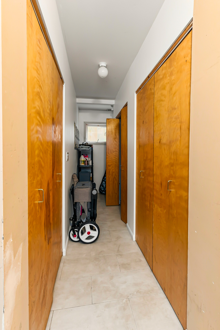 942 N Wolcott Avenue Unit: 1