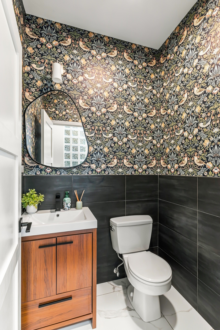 942 N Wolcott Avenue Unit: 1