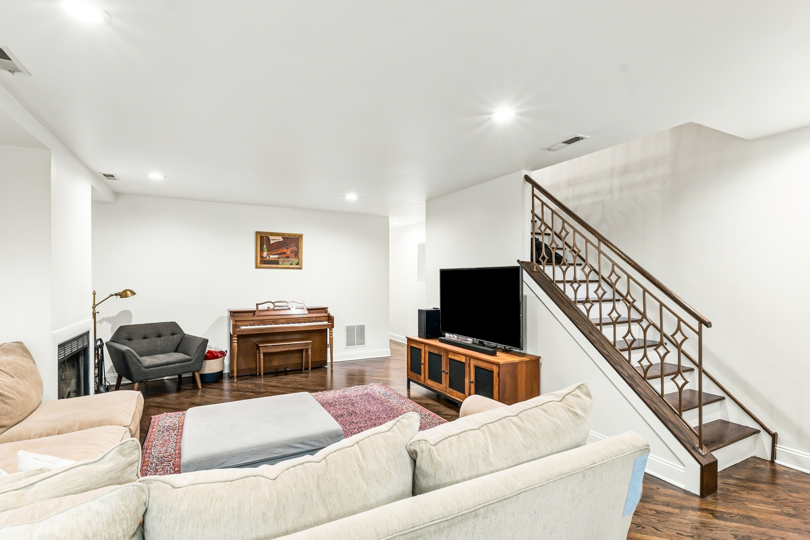 942 N Wolcott Avenue Unit: 1