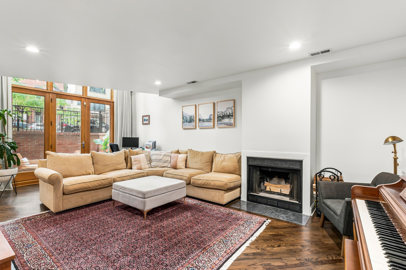 942 N Wolcott Avenue Unit: 1