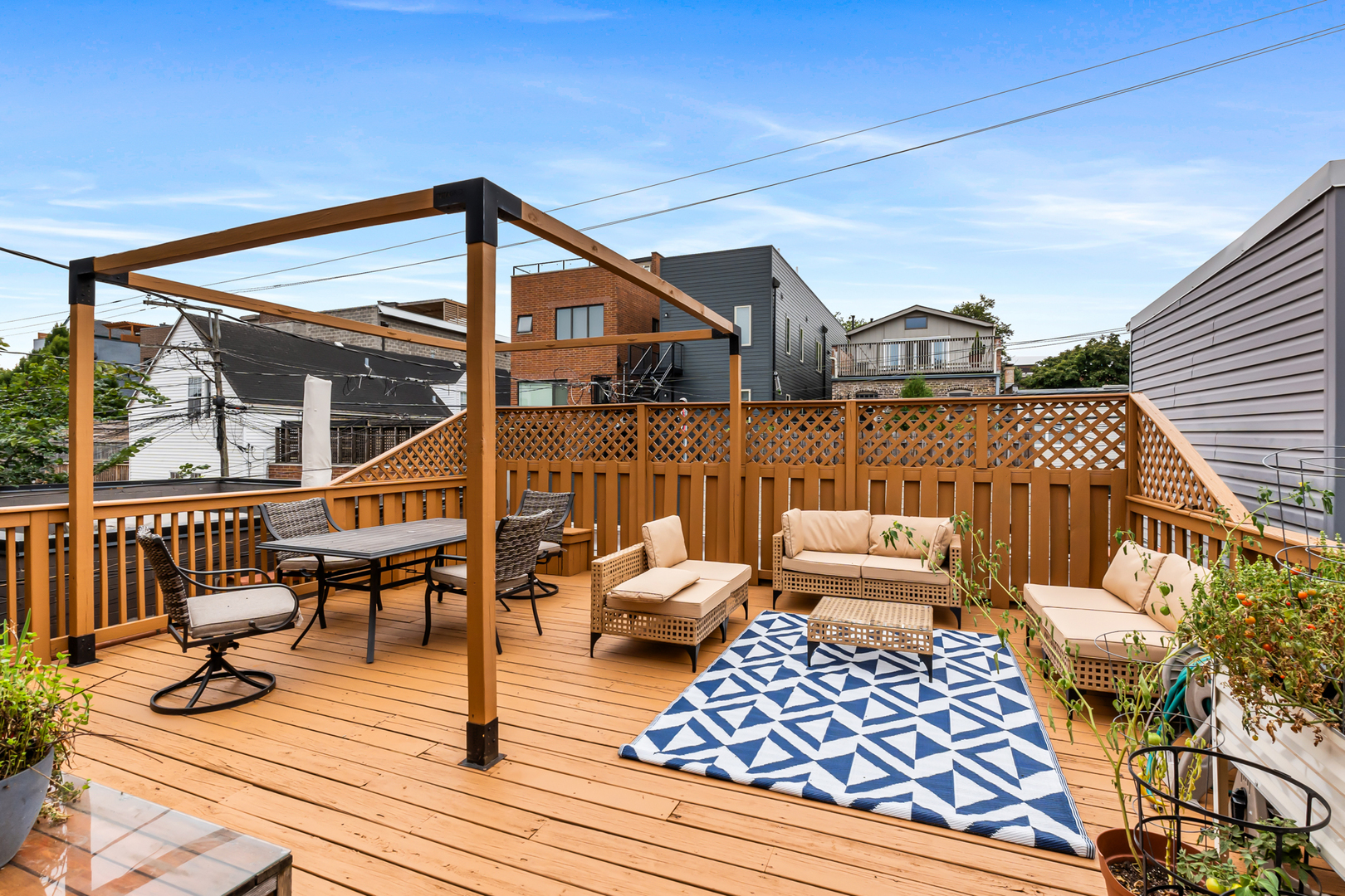 942 N Wolcott Avenue Unit: 1