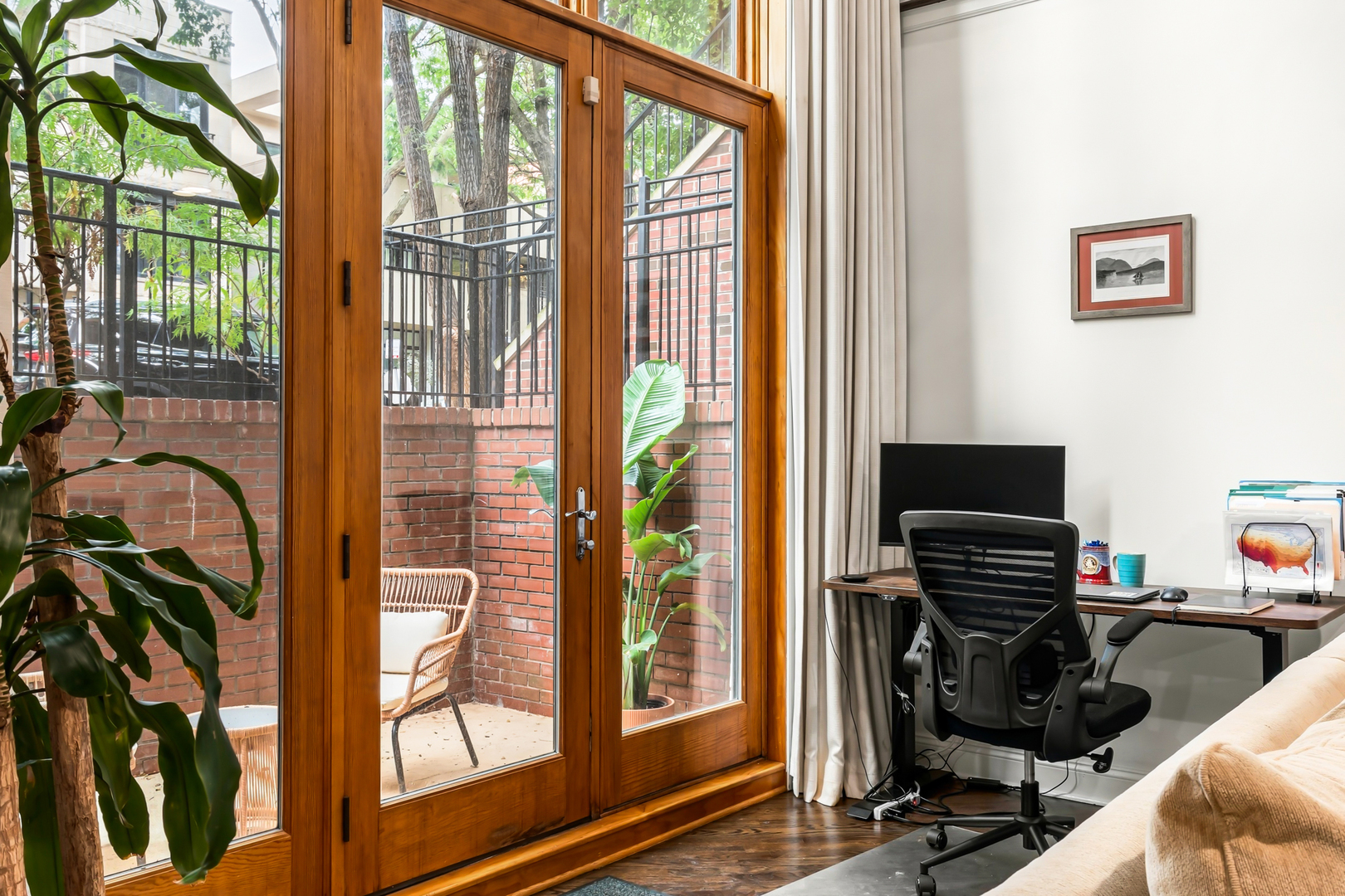 942 N Wolcott Avenue Unit: 1