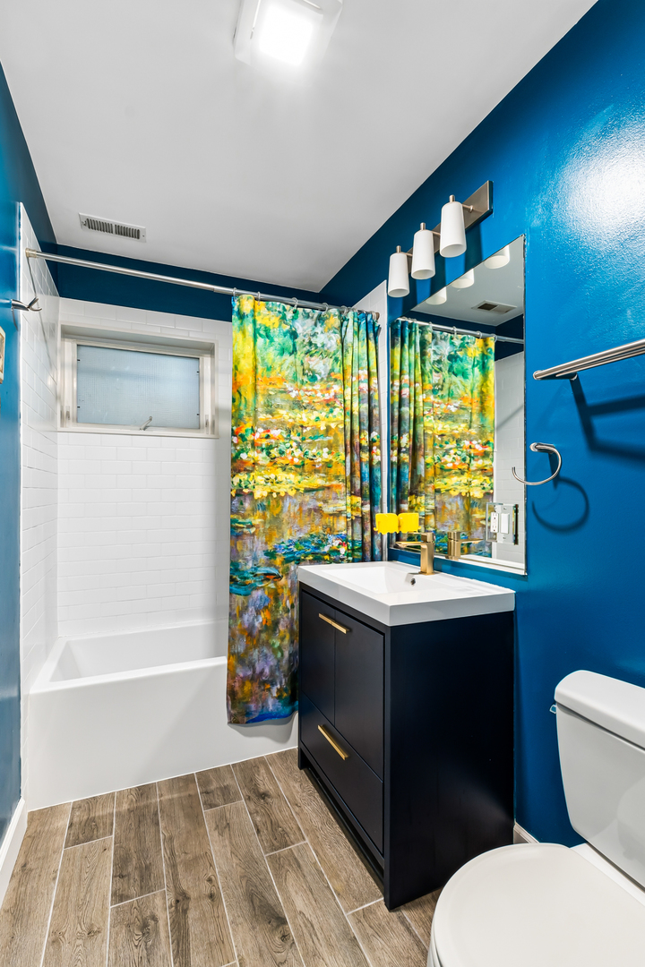 942 N Wolcott Avenue Unit: 1