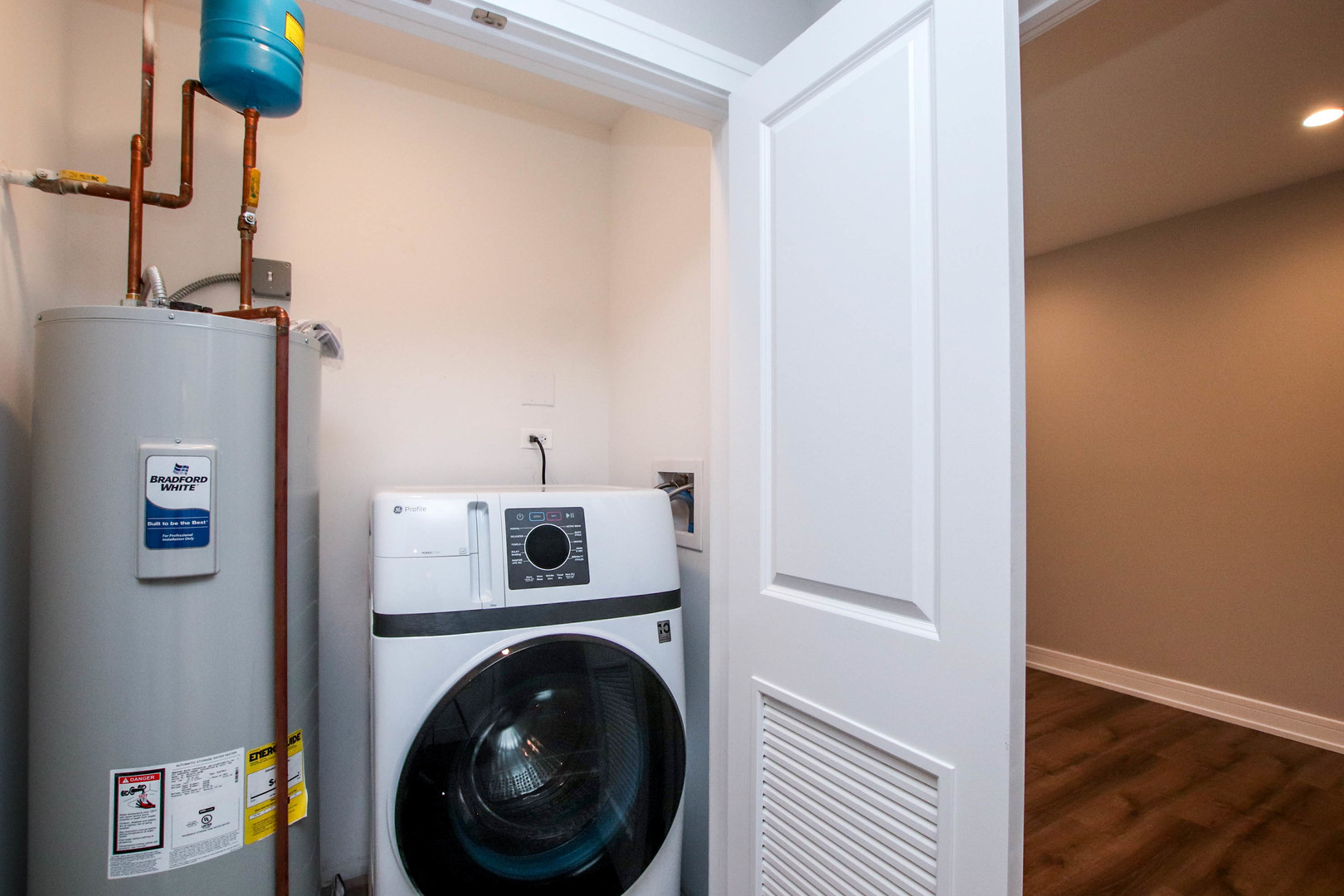 1710 W Lunt Avenue Unit: 103