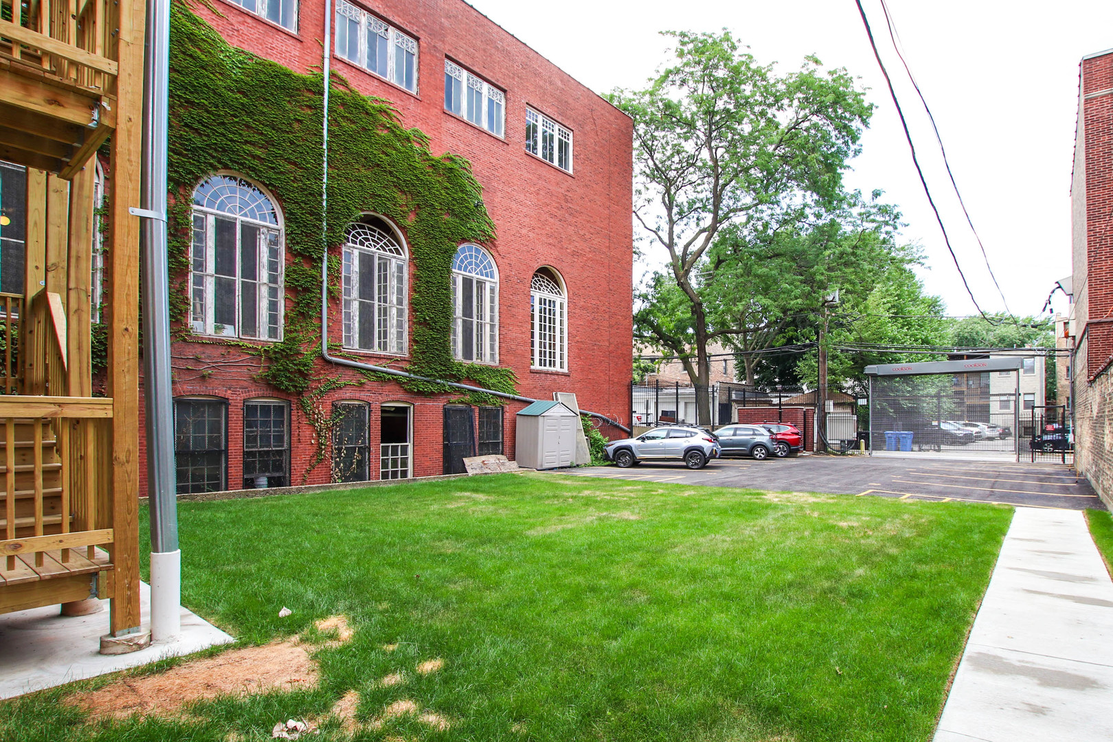 1710 W Lunt Avenue Unit: 103