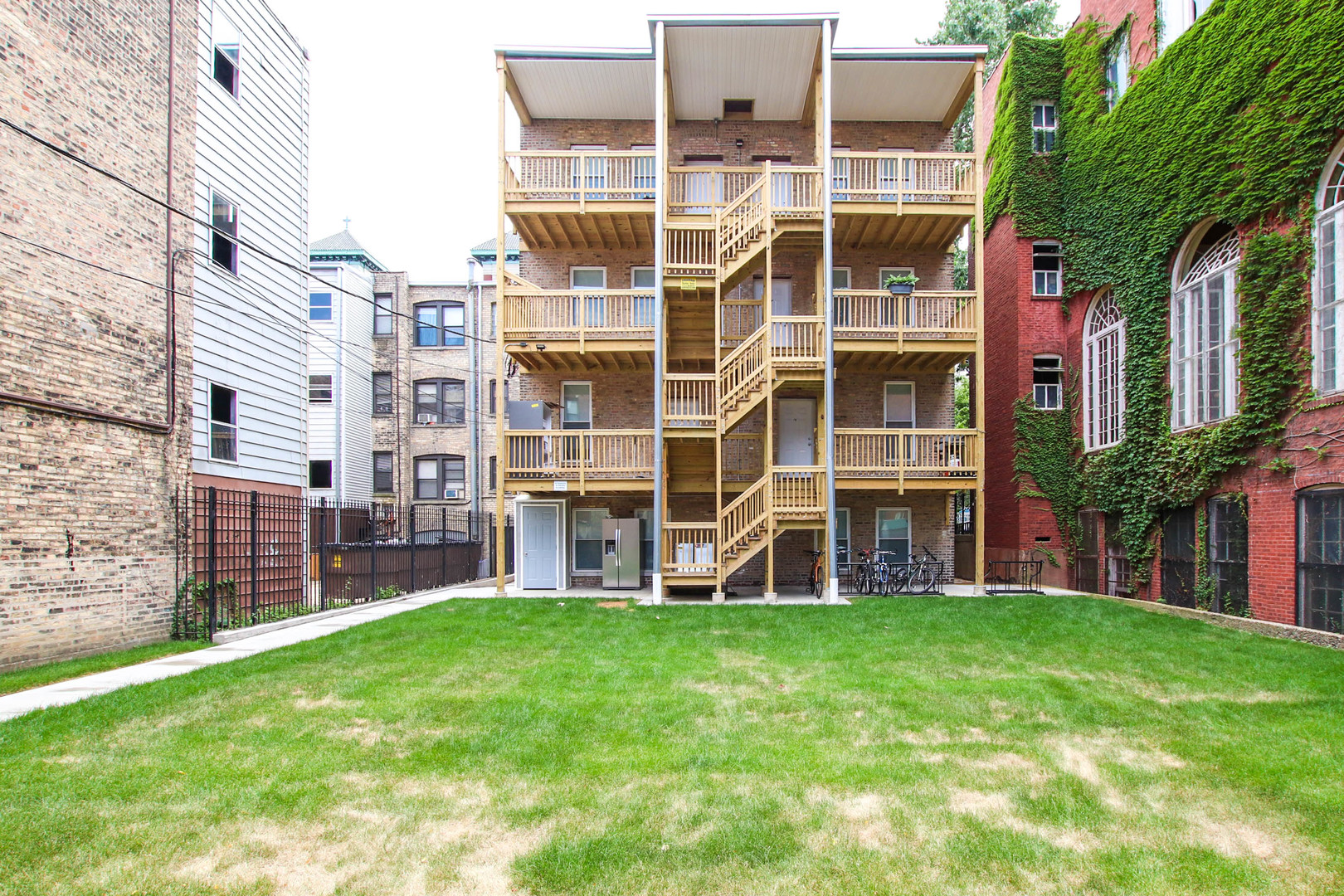 1710 W Lunt Avenue Unit: 103