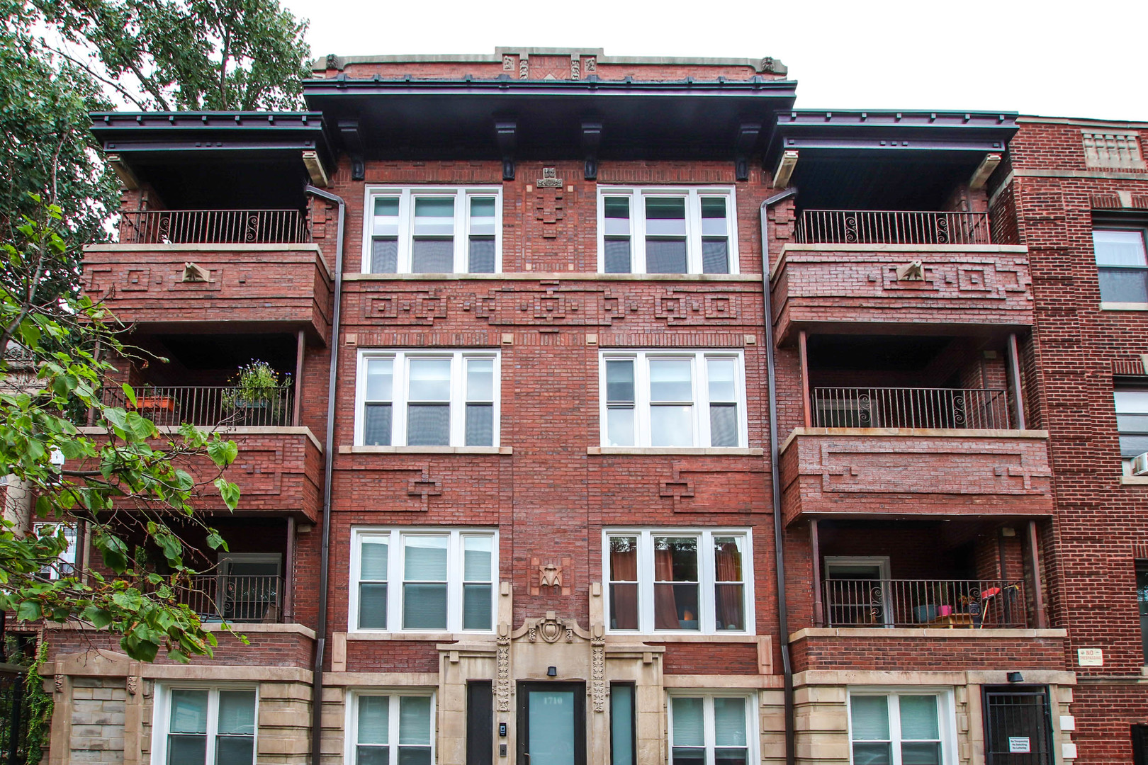 1710 W Lunt Avenue Unit: 103