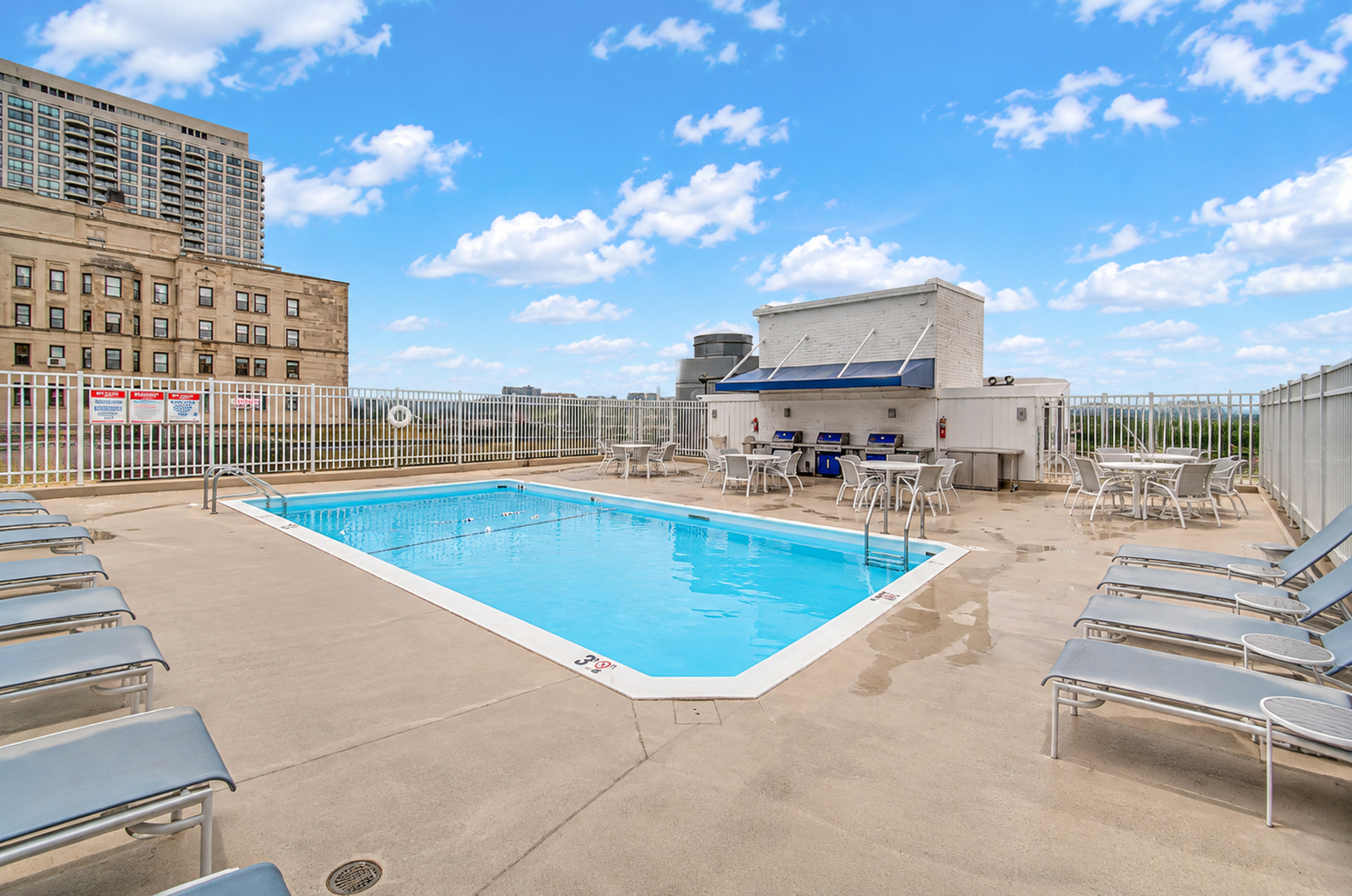 2100 N Lincoln Park W Unit: 5EN