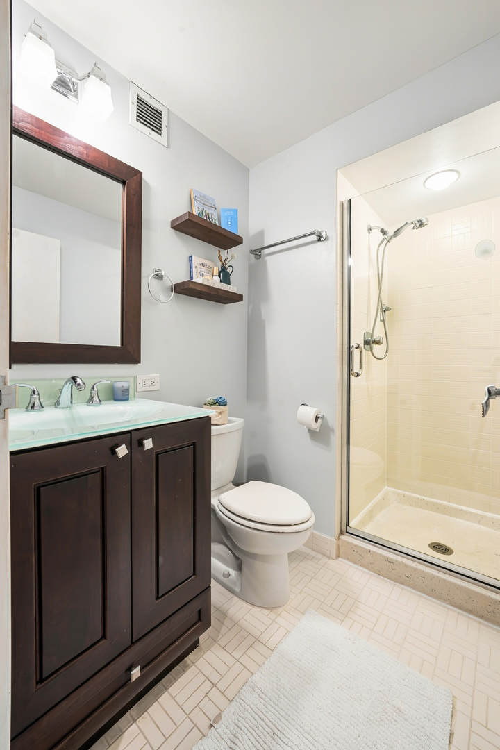 2100 N Lincoln Park W Unit: 5EN