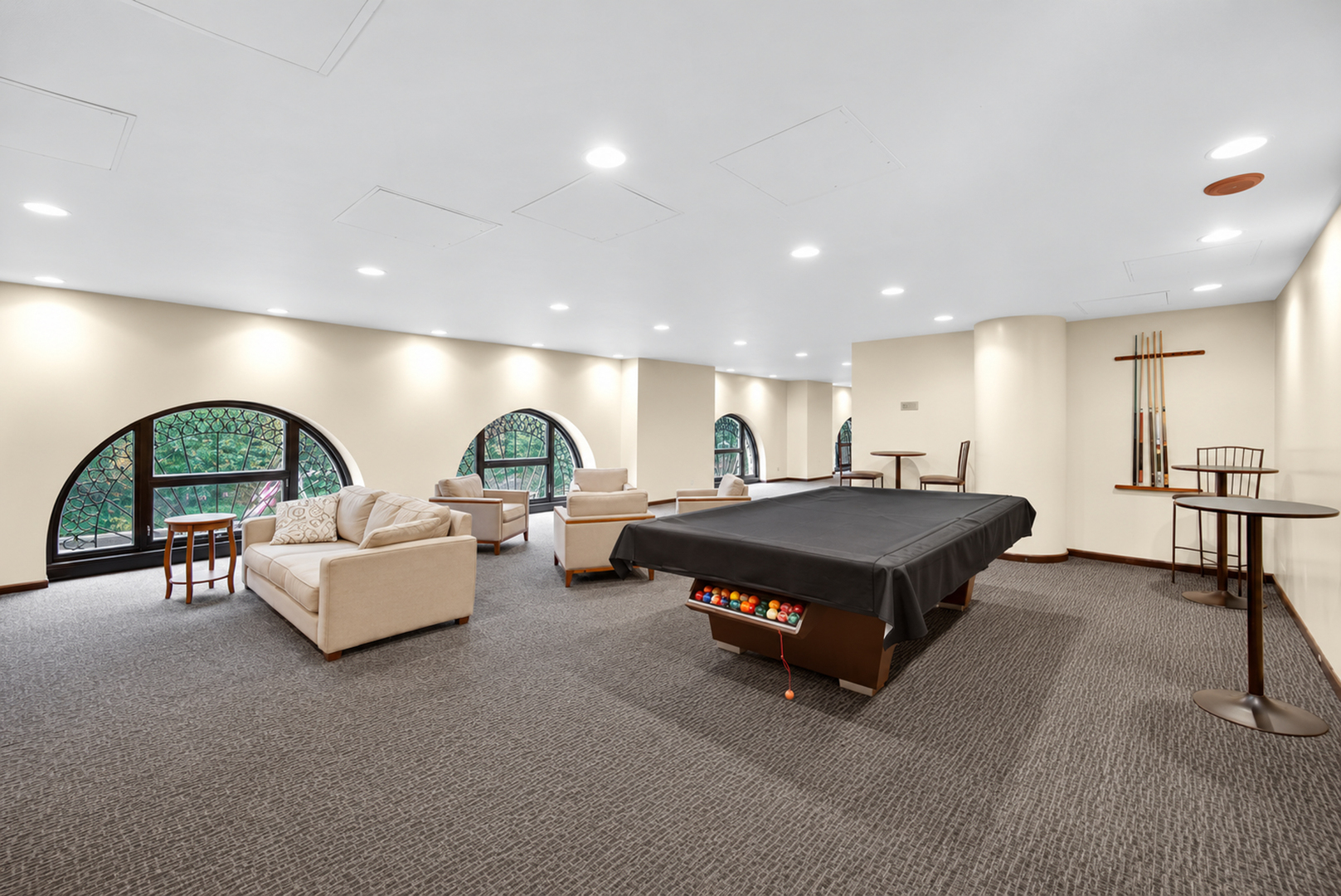 2100 N Lincoln Park W Unit: 5EN