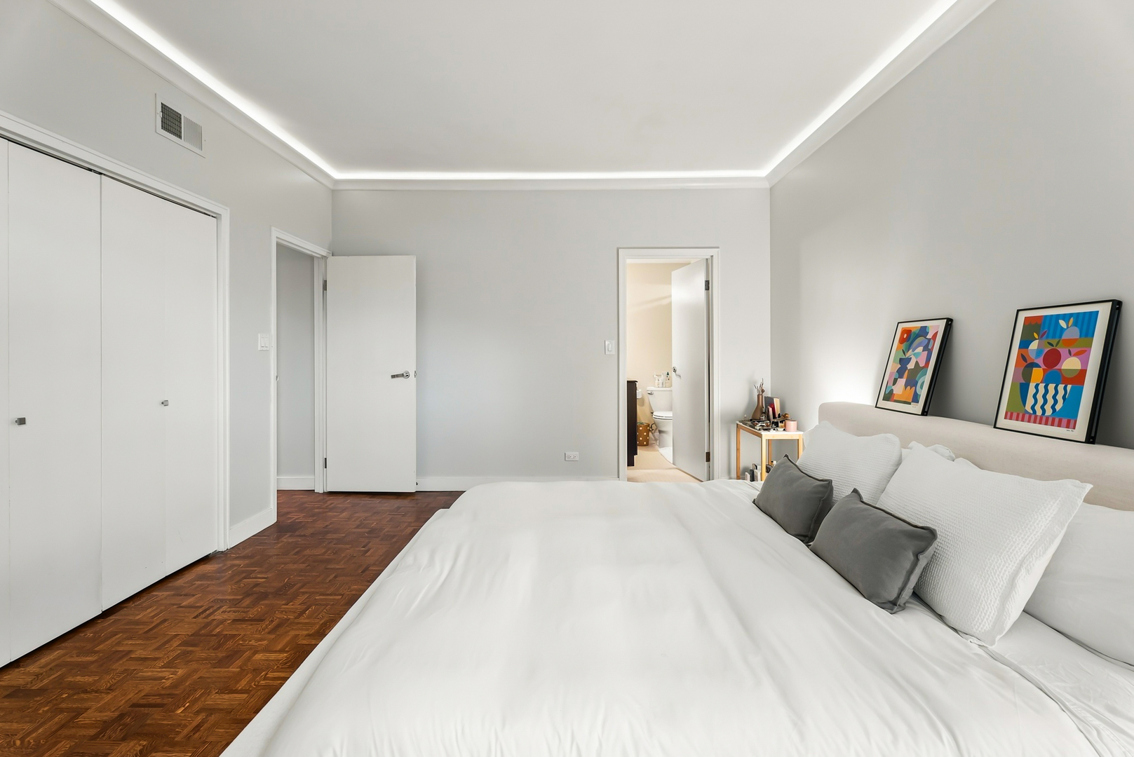 2100 N Lincoln Park W Unit: 5EN