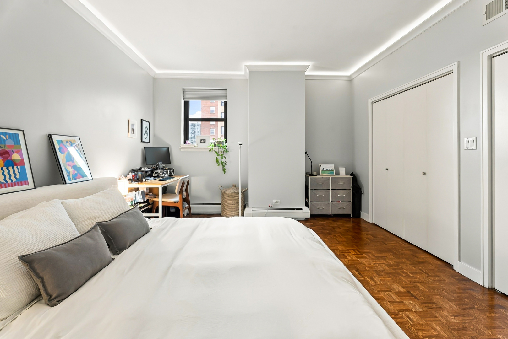 2100 N Lincoln Park W Unit: 5EN