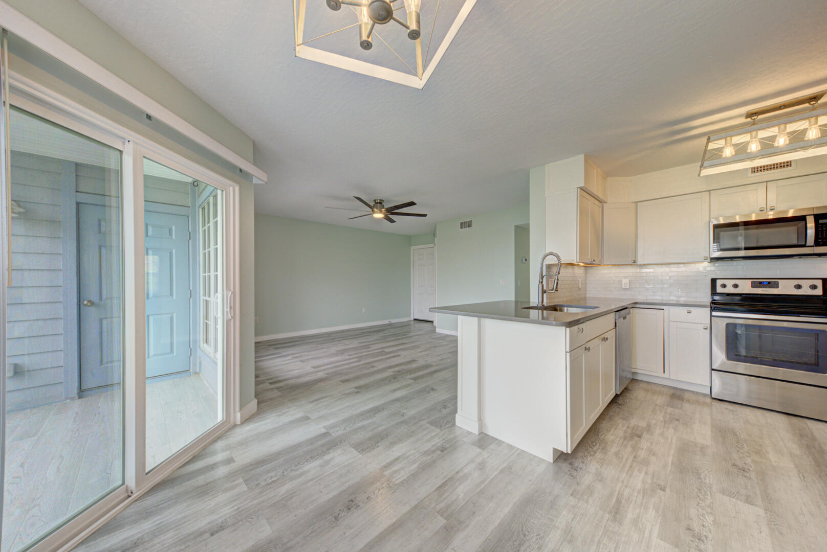 7430 N Highway 1, 103