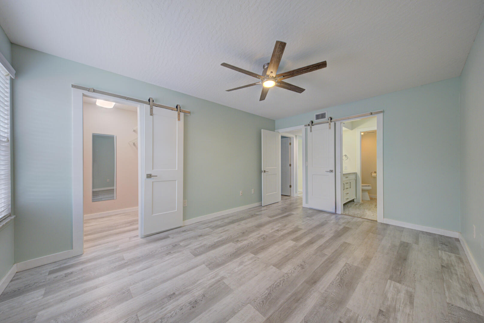 7430 N Highway 1, 103