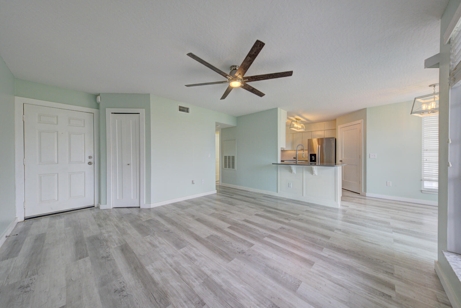 7430 N Highway 1, 103