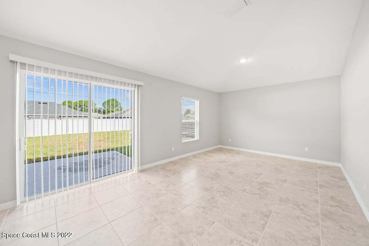 1591 Palatka Road SE