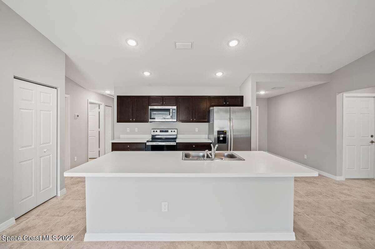 1591 Palatka Road SE