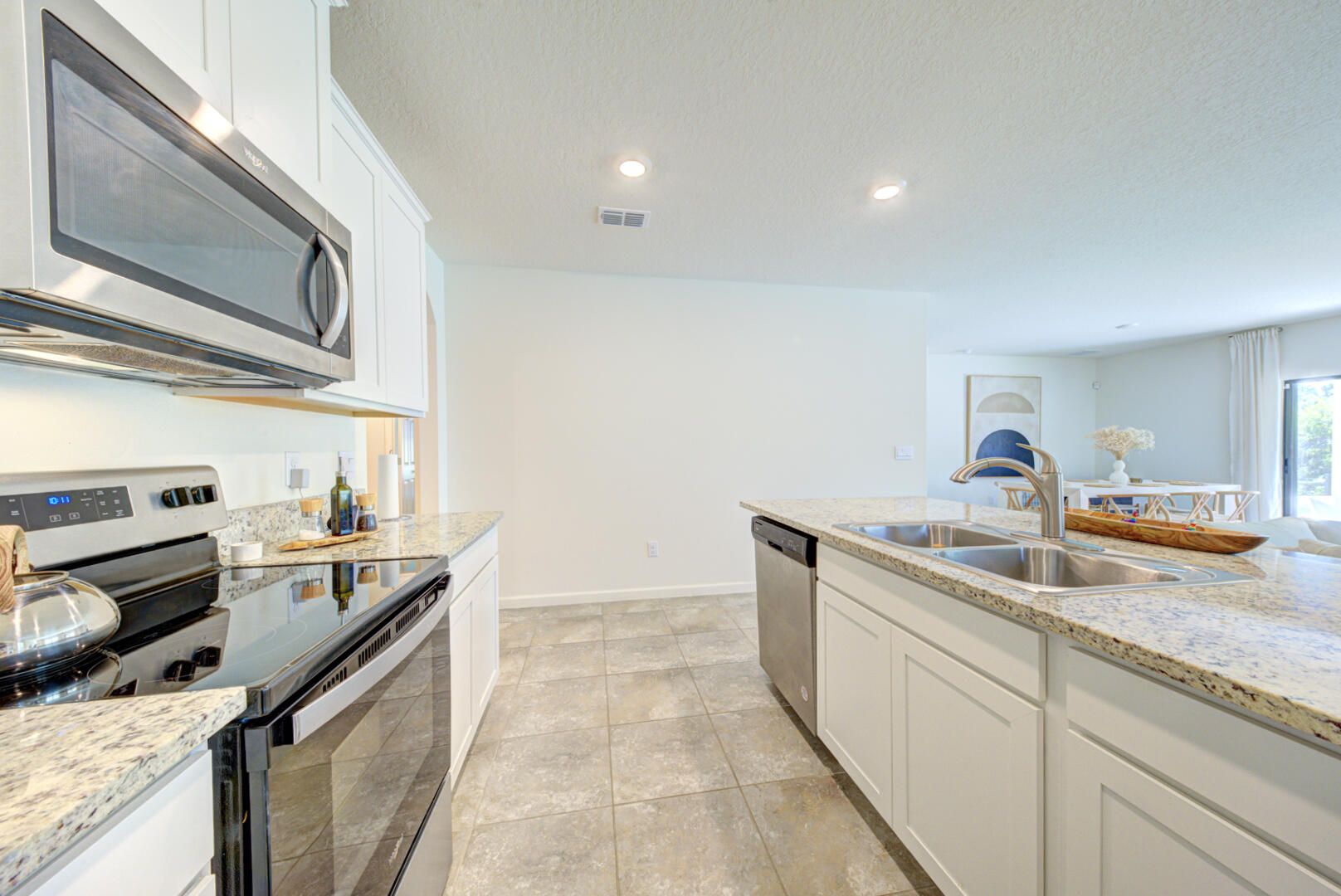 656 Old Country Road SE