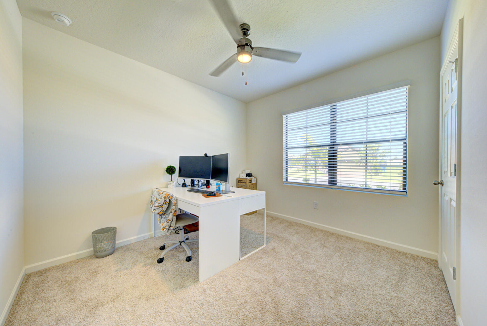 656 Old Country Road SE