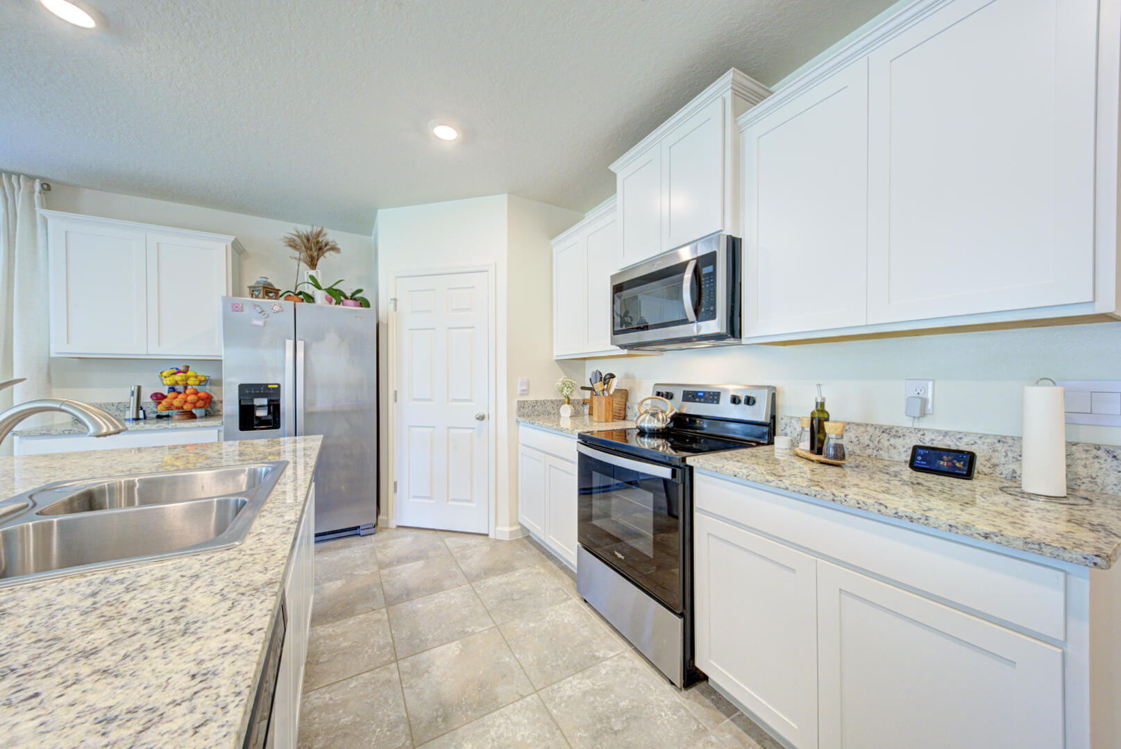 656 Old Country Road SE