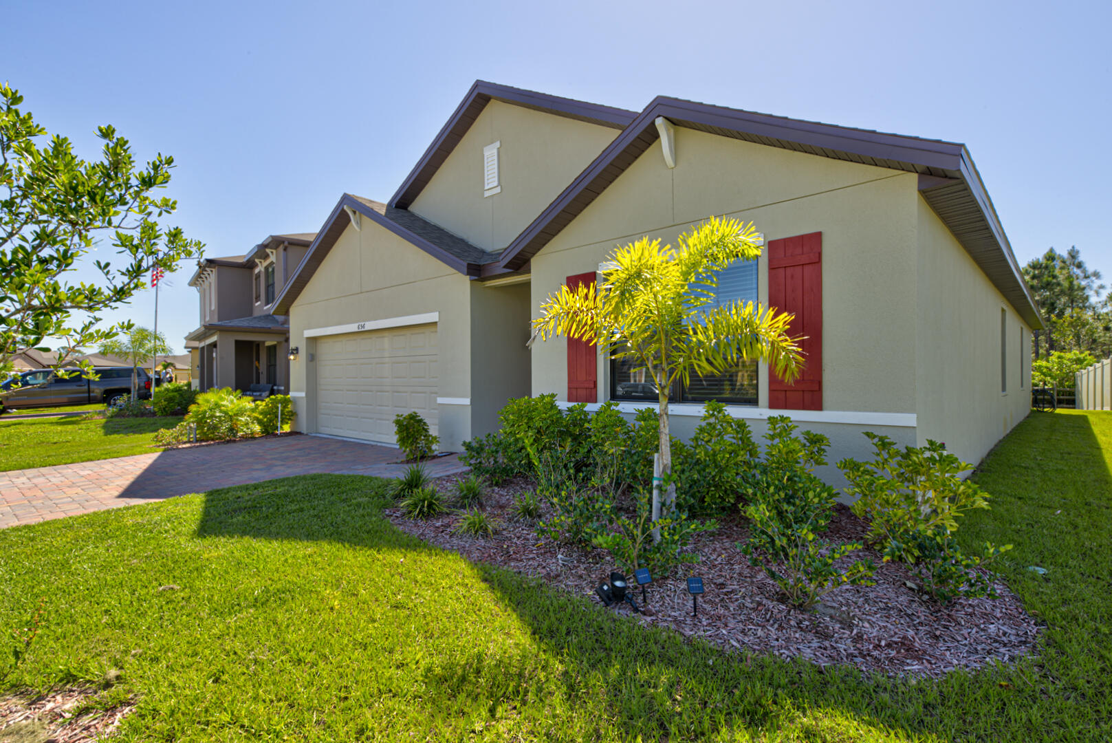 656 Old Country Road SE