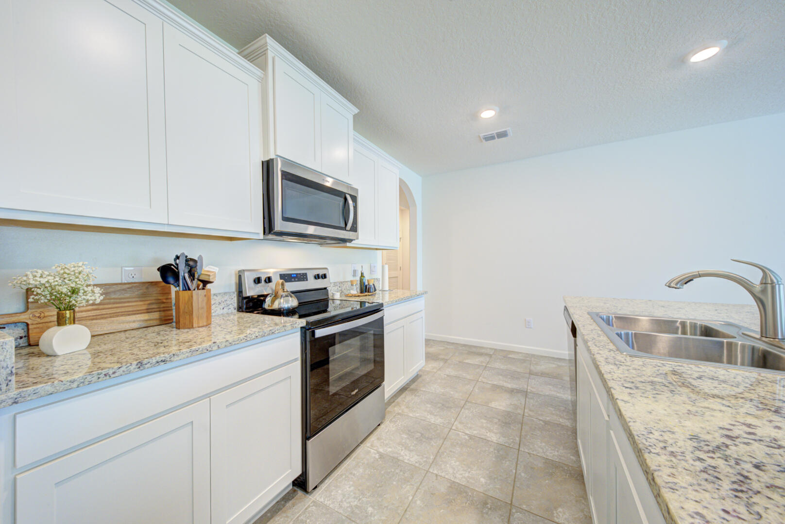 656 Old Country Road SE