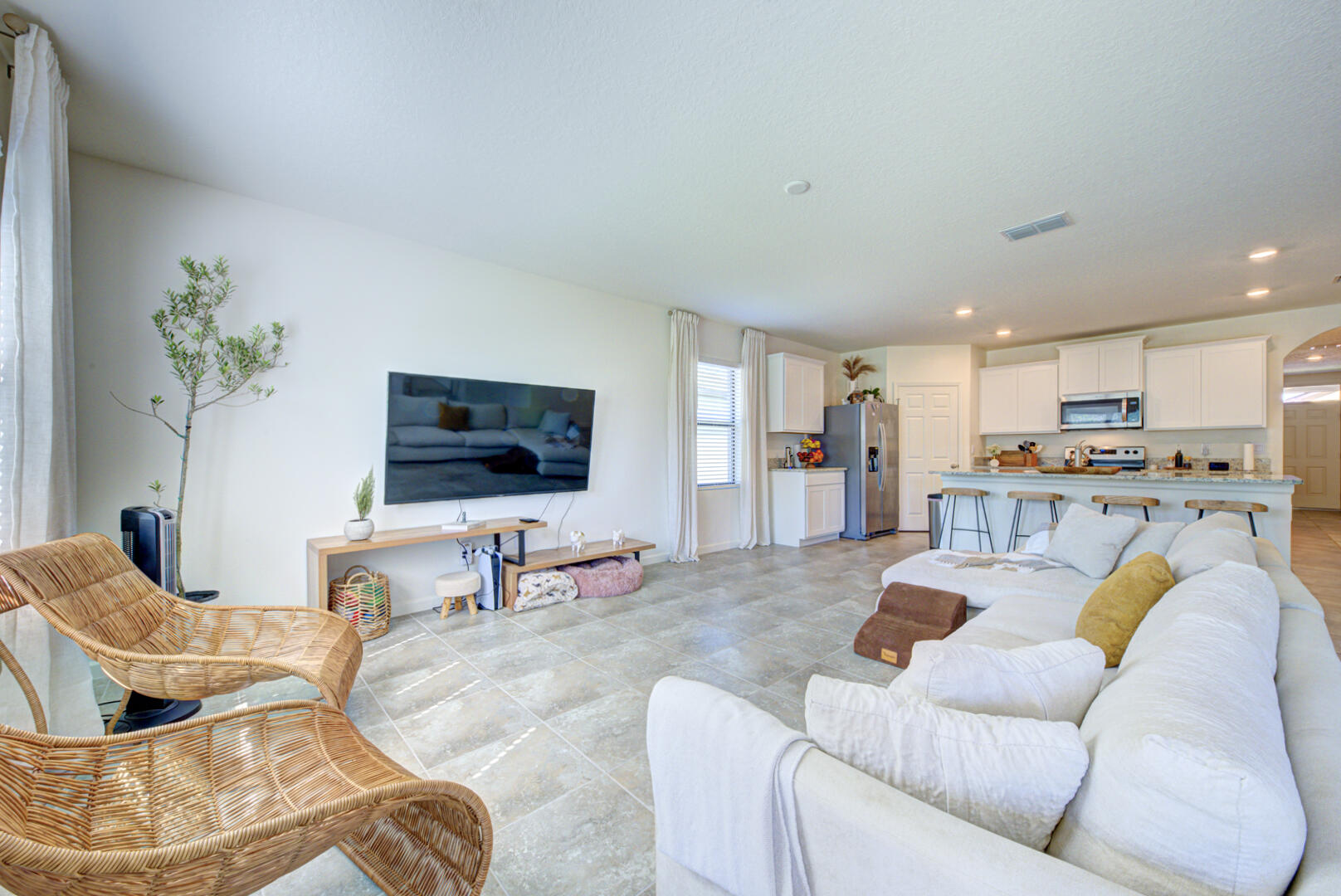 656 Old Country Road SE