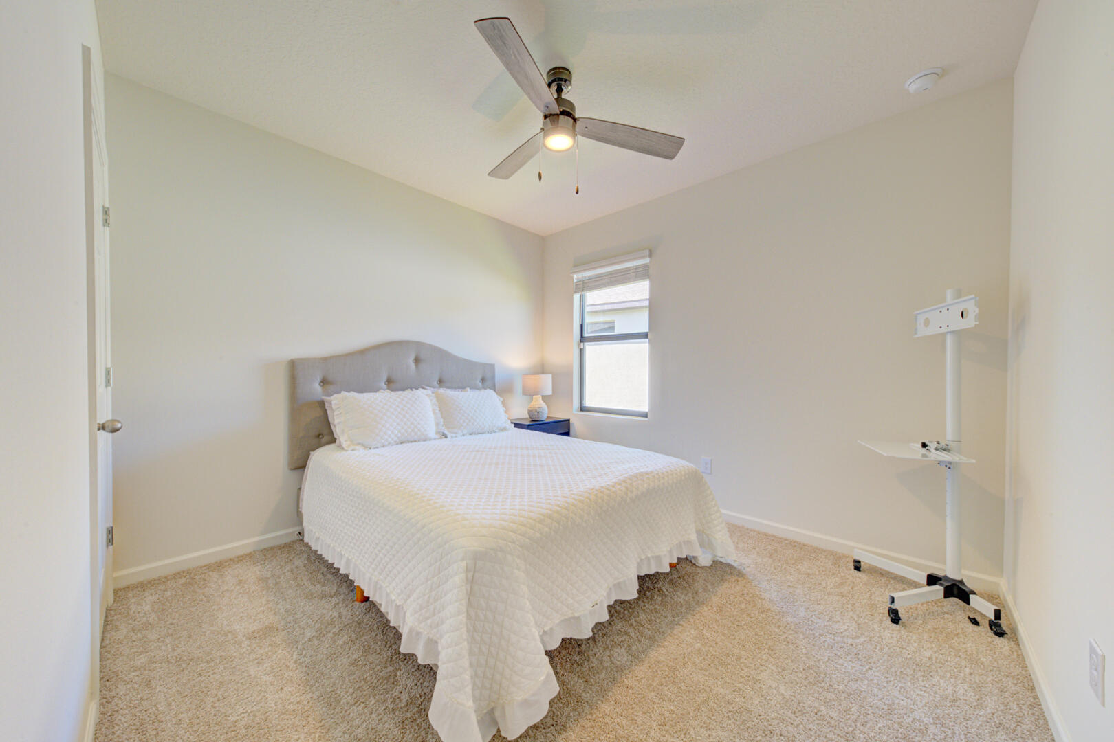 656 Old Country Road SE
