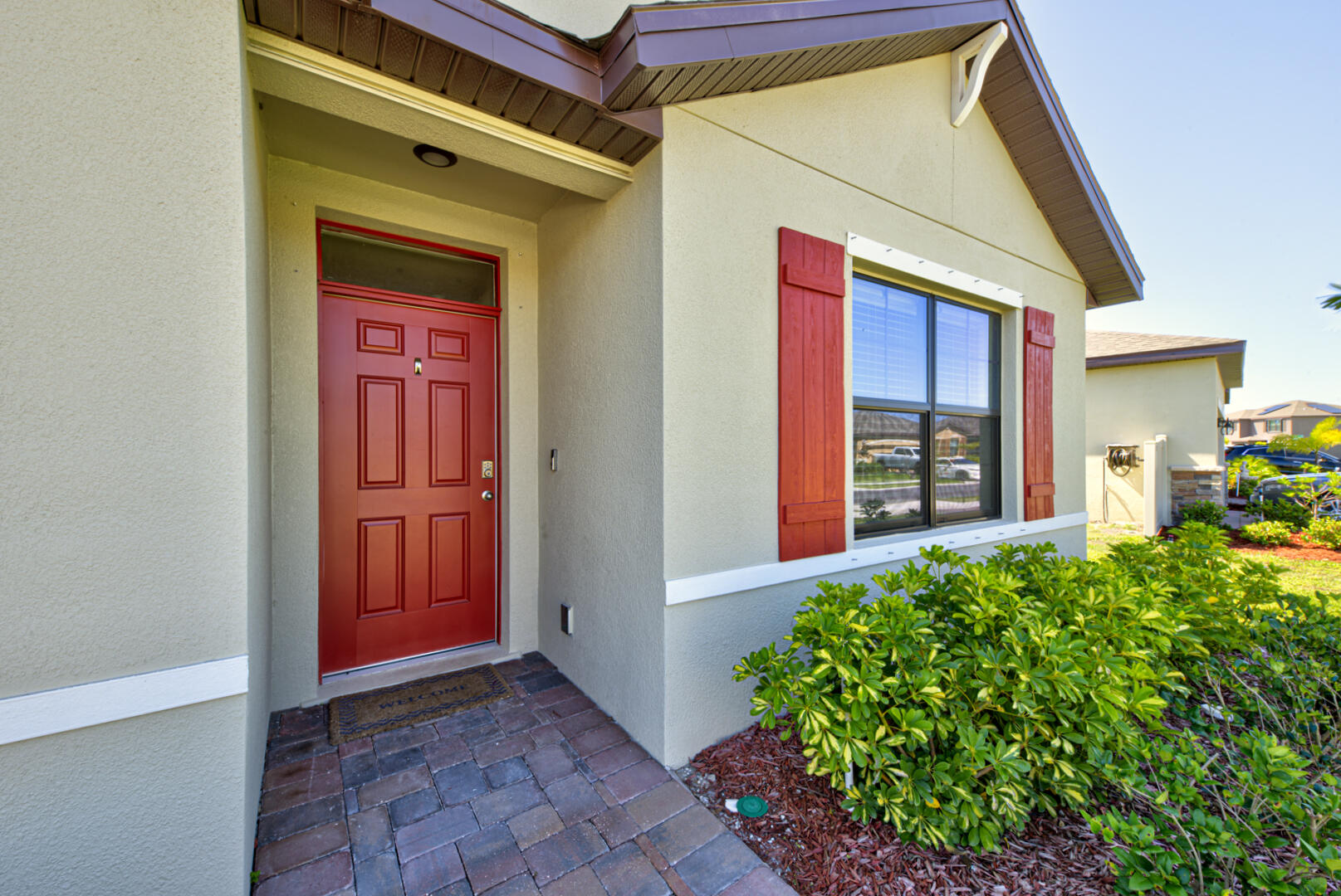 656 Old Country Road SE