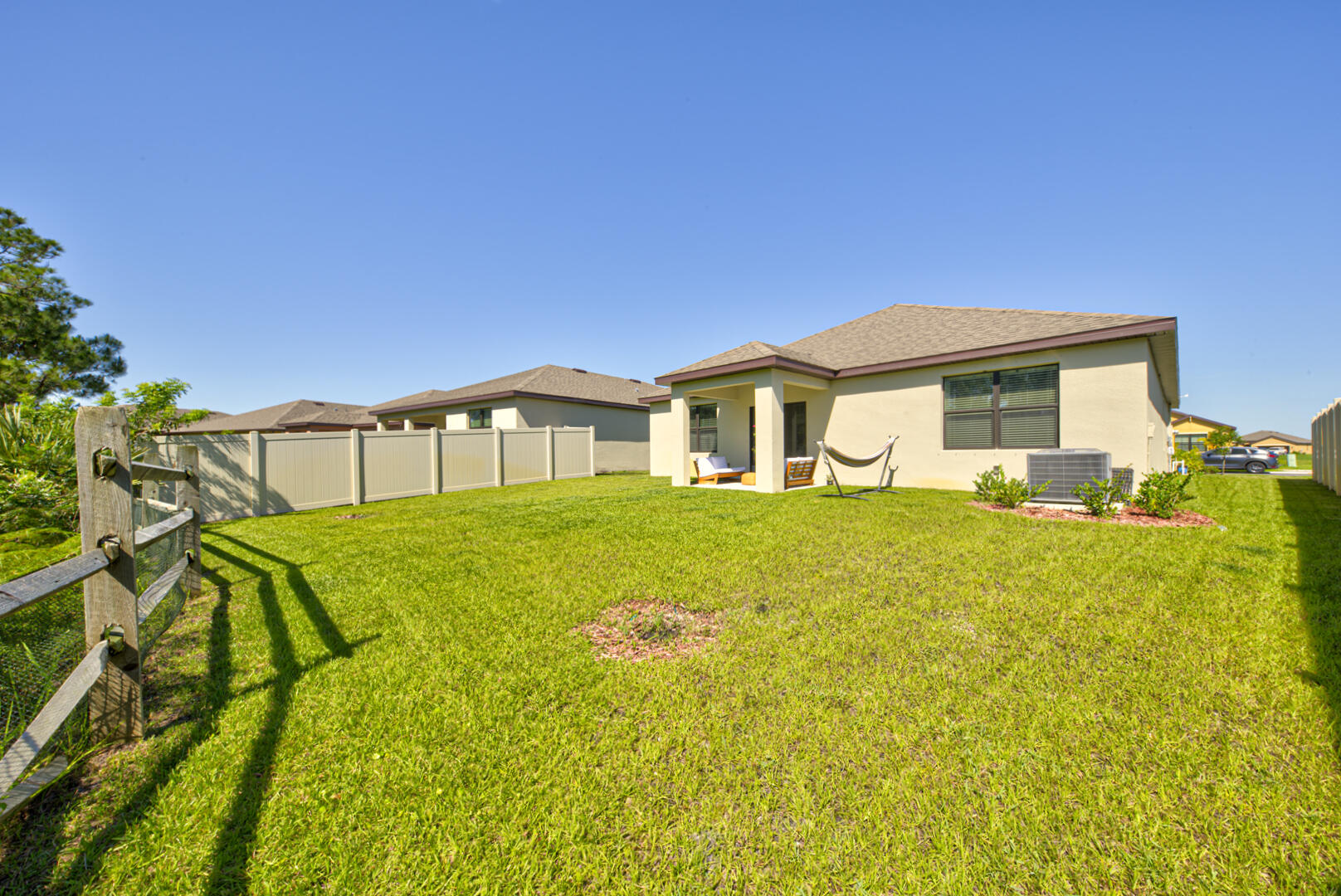 656 Old Country Road SE