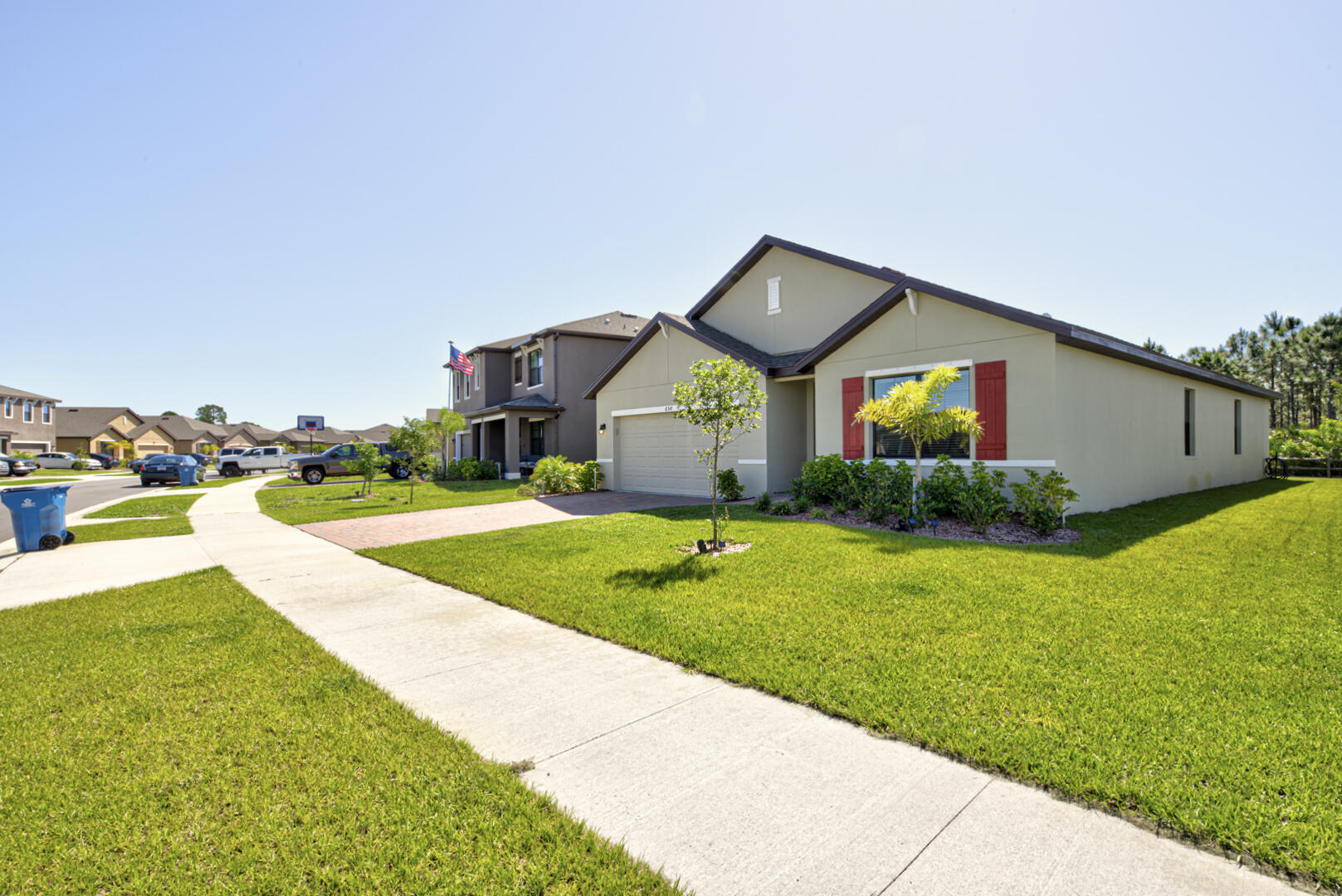 656 Old Country Road SE