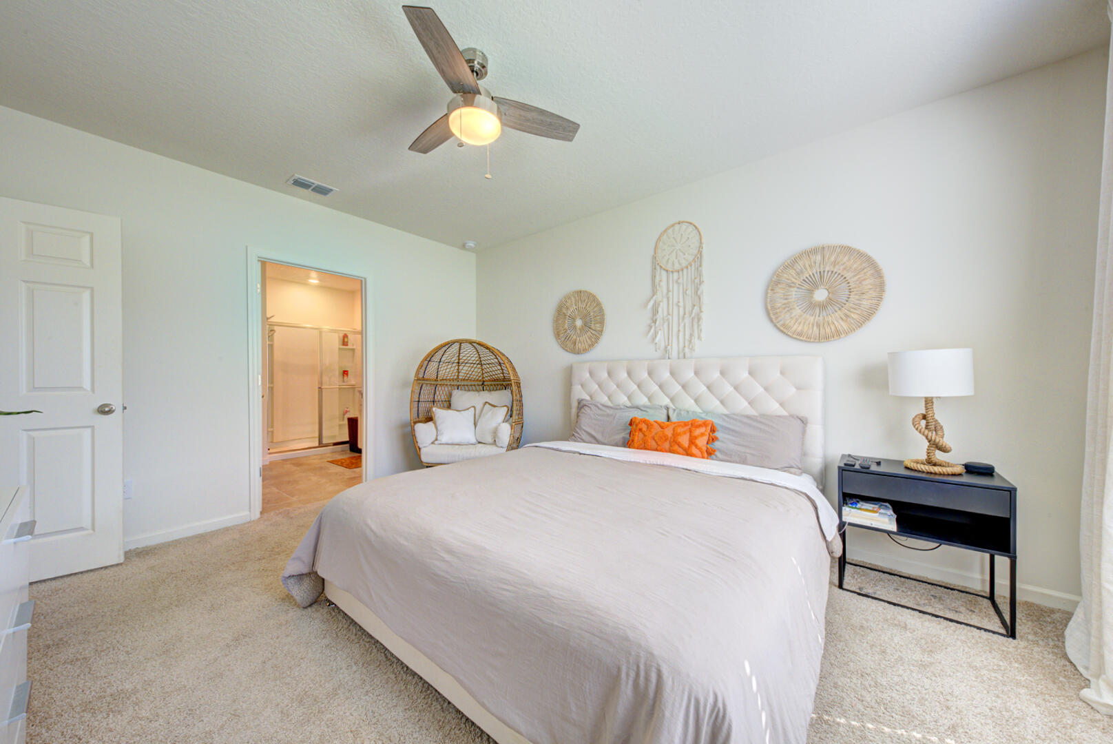 656 Old Country Road SE