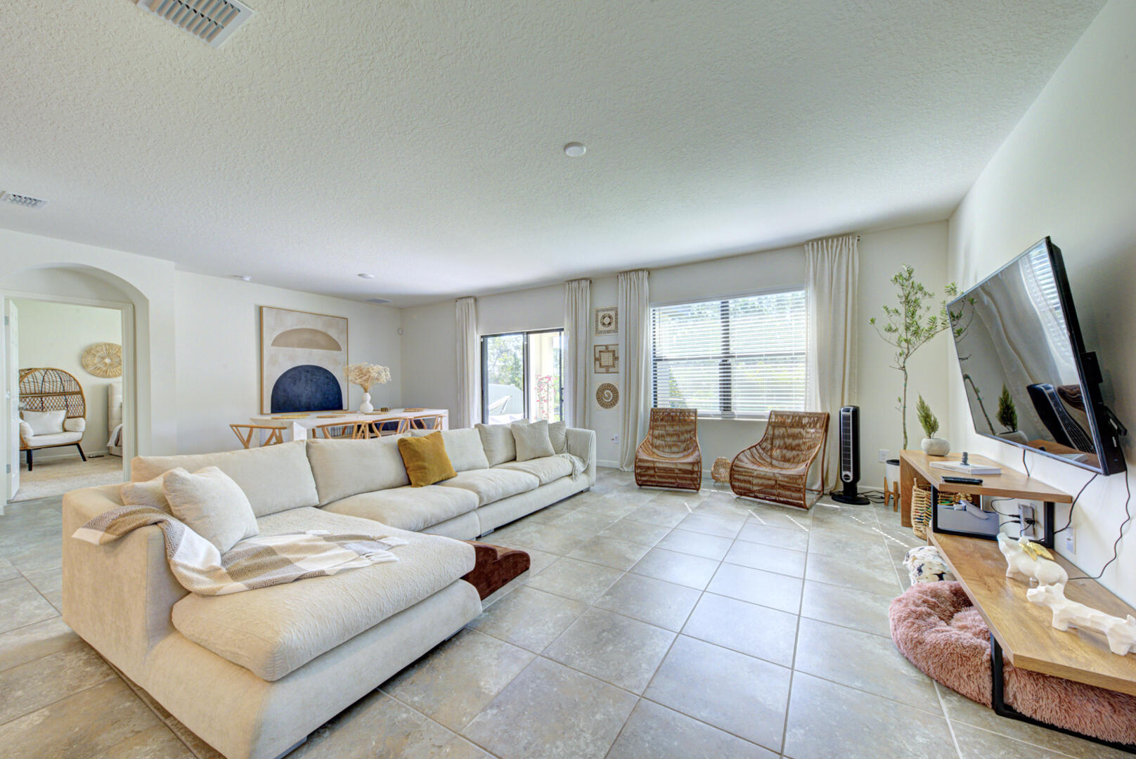 656 Old Country Road SE