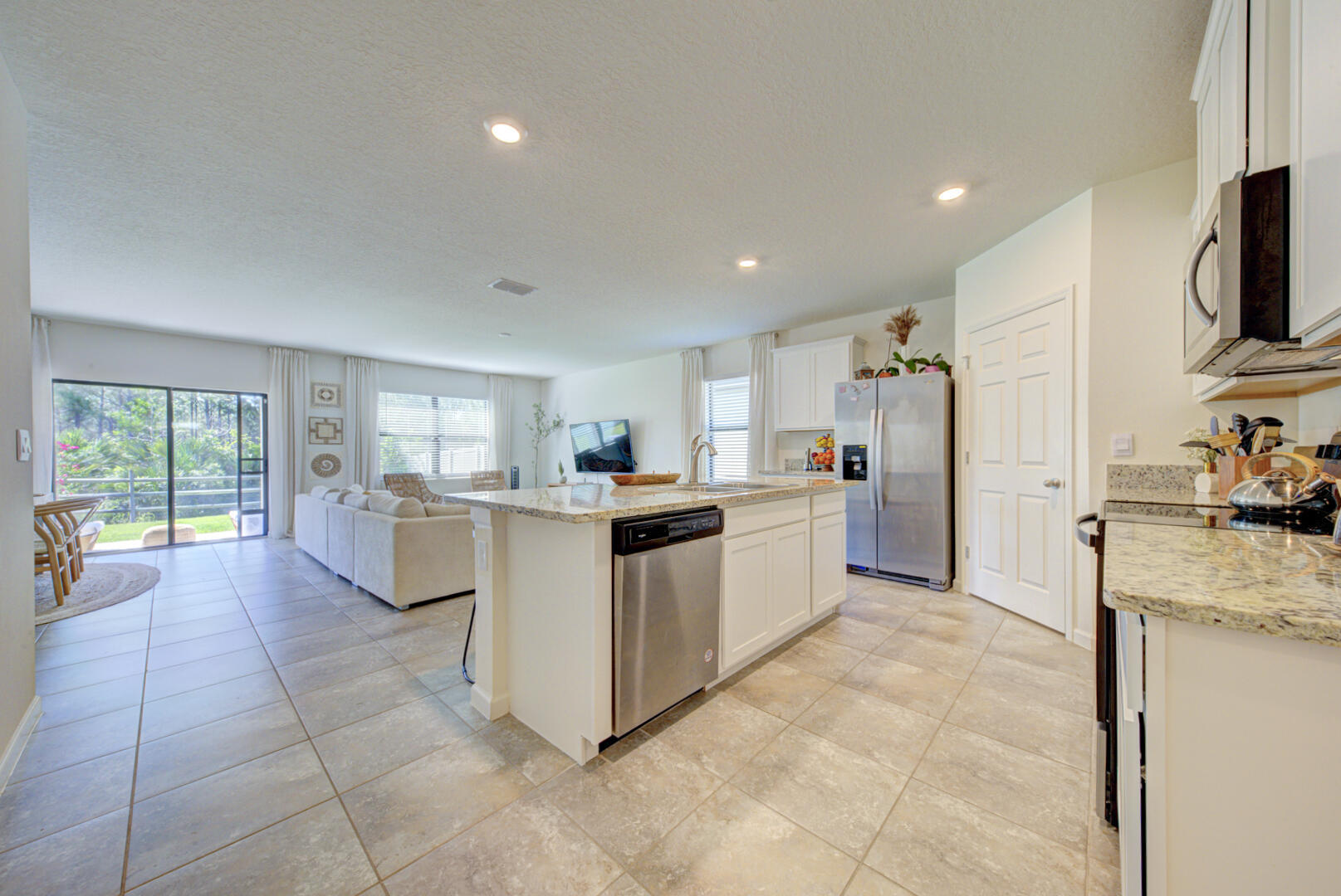 656 Old Country Road SE