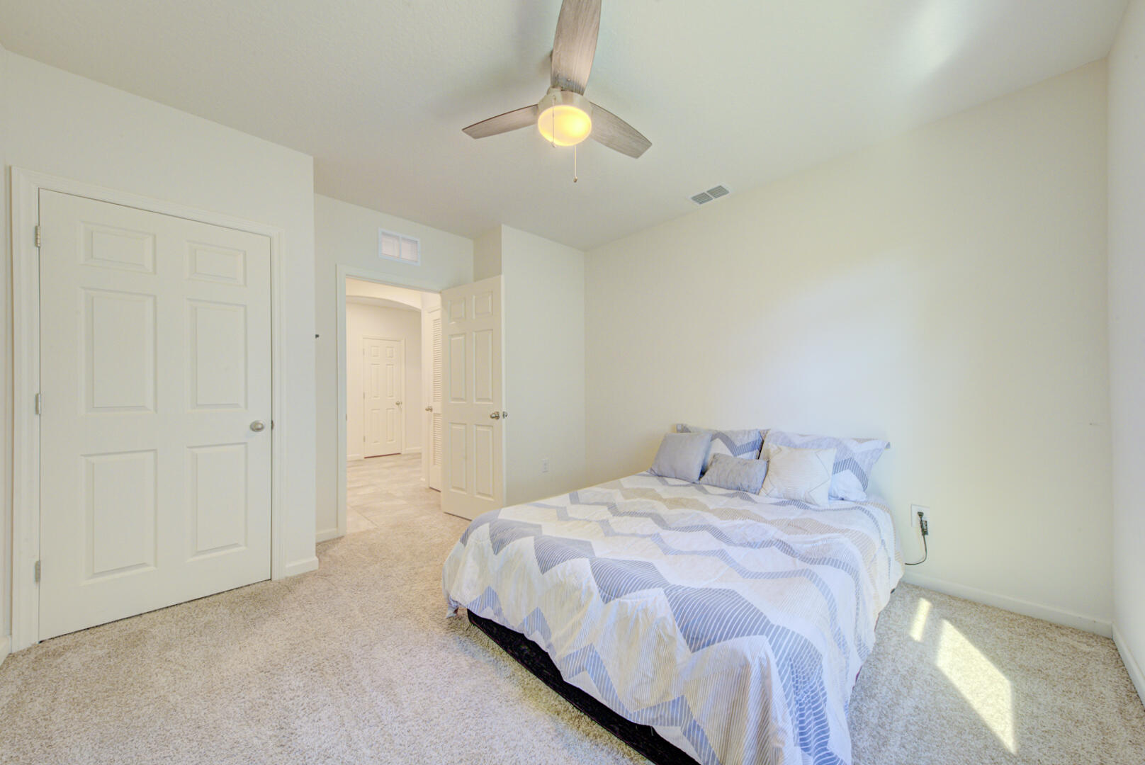 656 Old Country Road SE