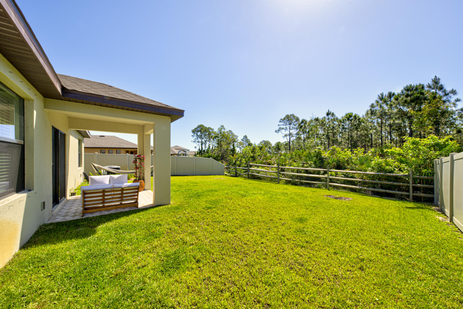 656 Old Country Road SE