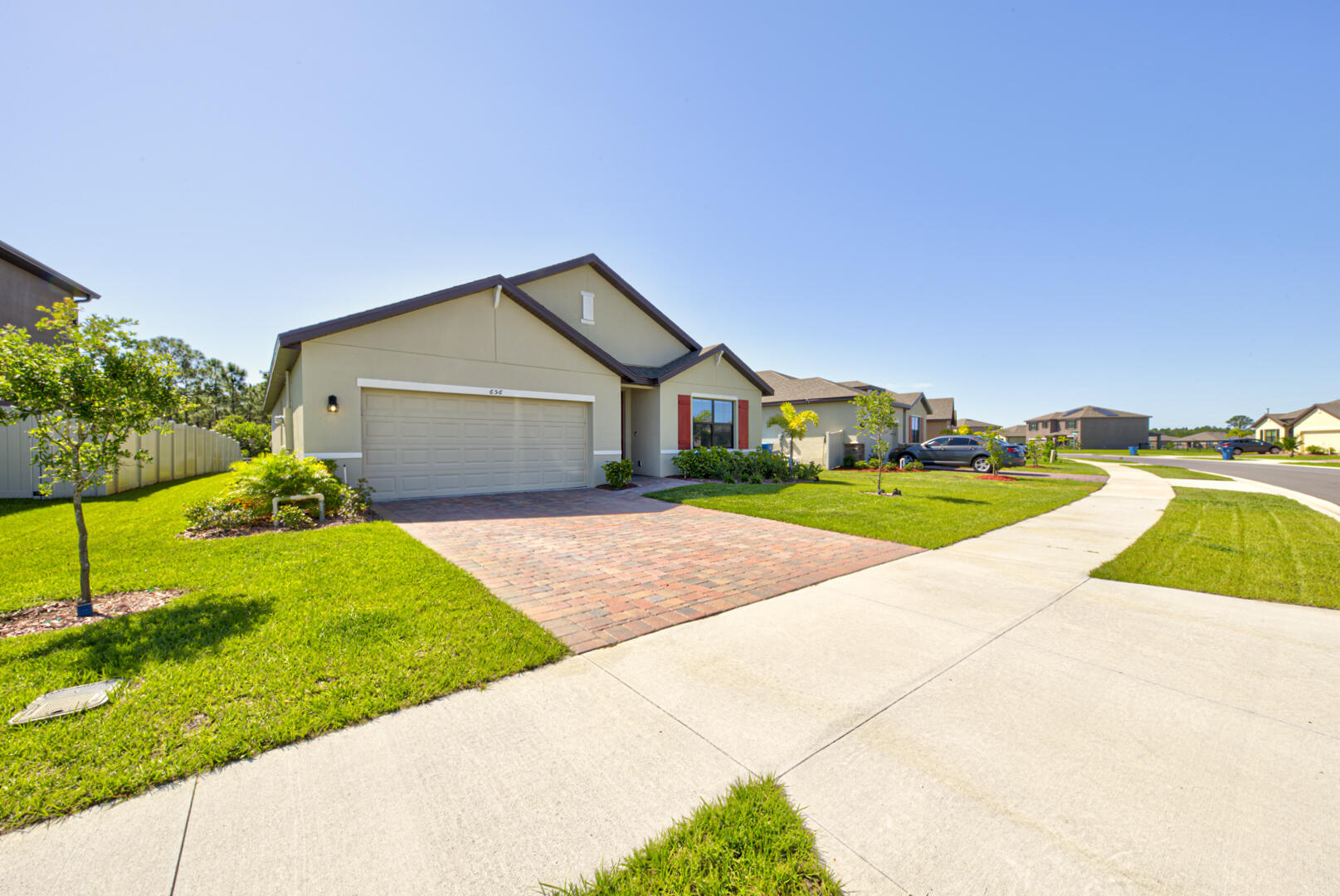 656 Old Country Road SE