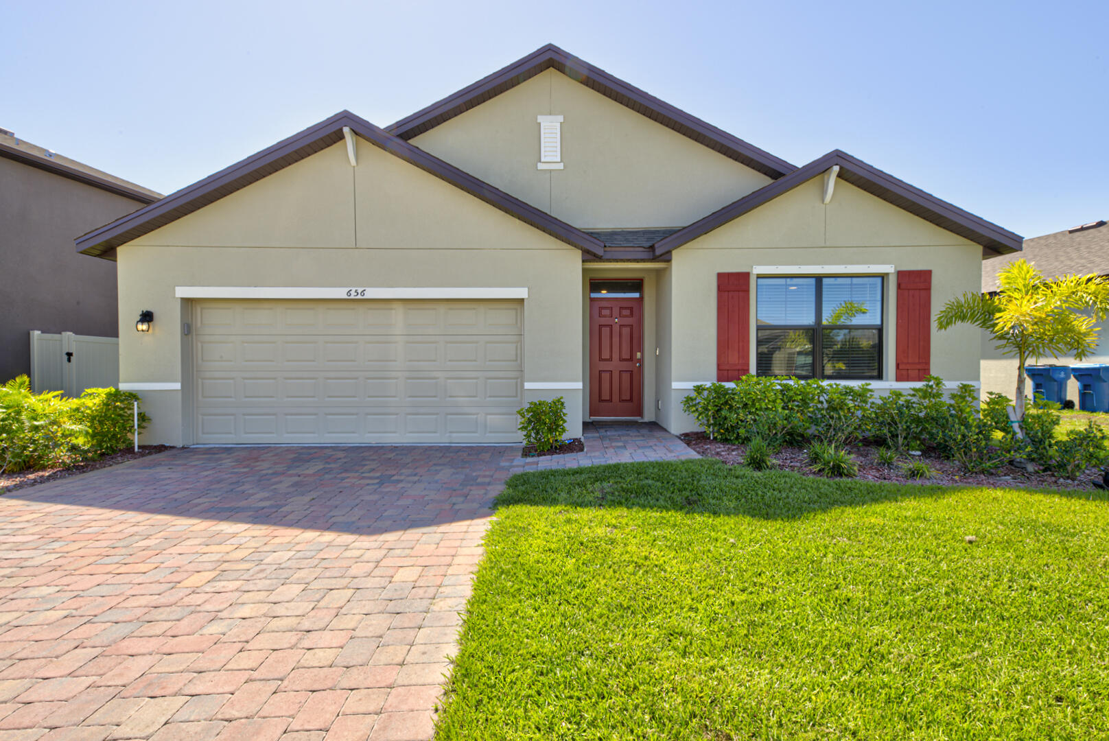 656 Old Country Road SE